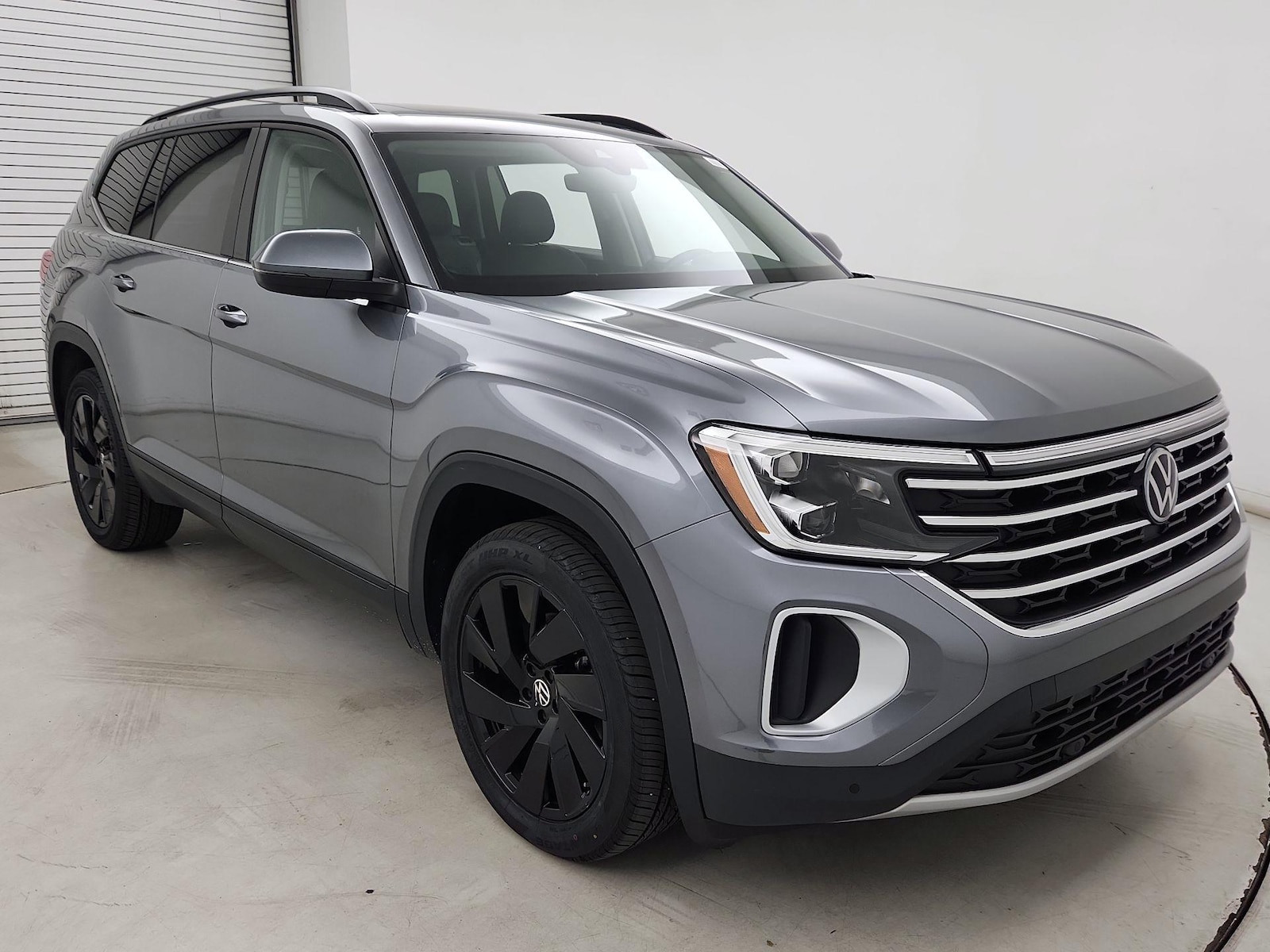 2024 Volkswagen Atlas SE w/Tech - Photo 1