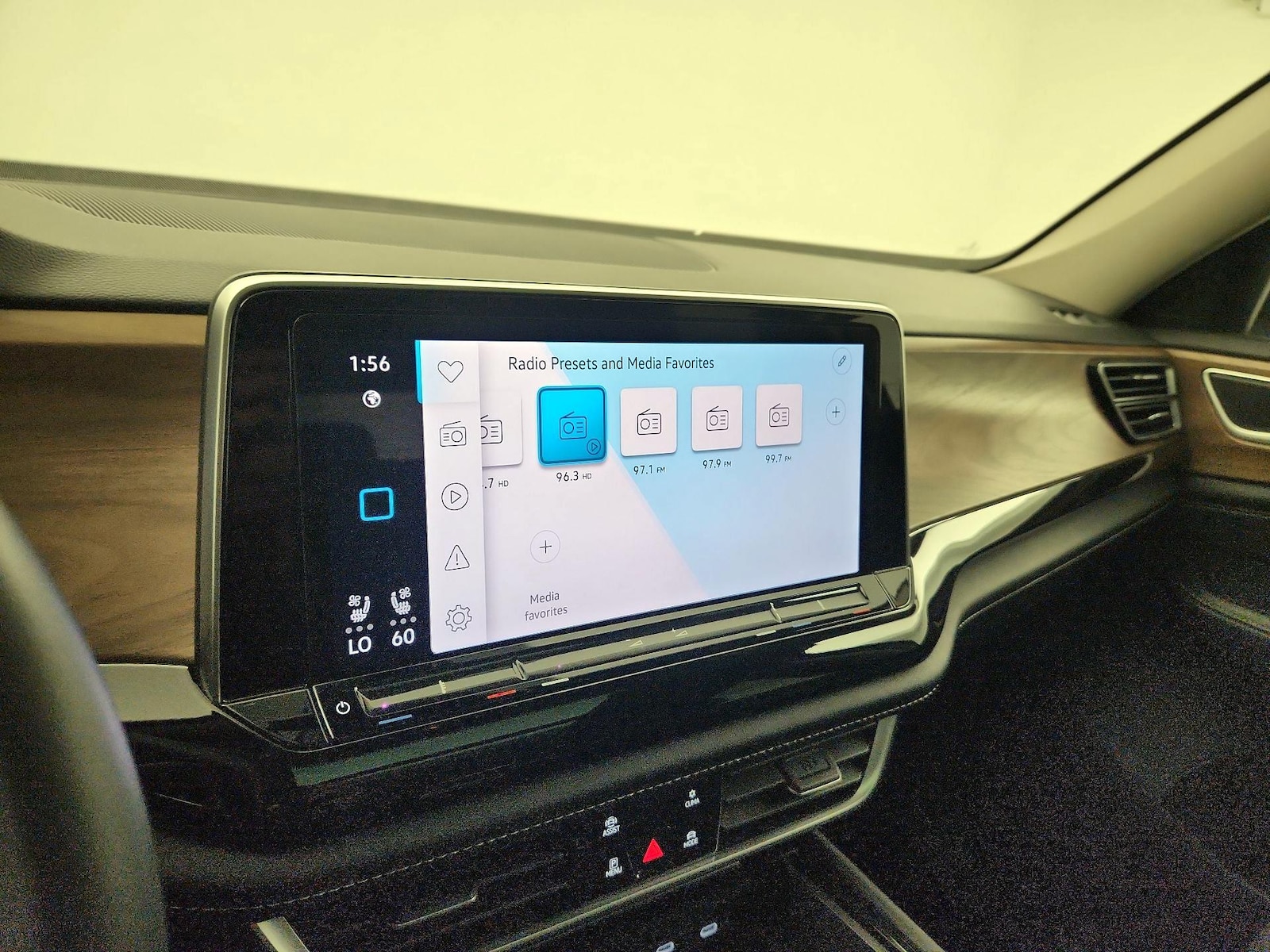 2024 Volkswagen Atlas SE w/Tech - Photo 13