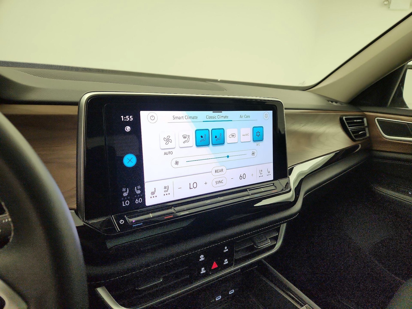 2024 Volkswagen Atlas SE w/Tech - Photo 14