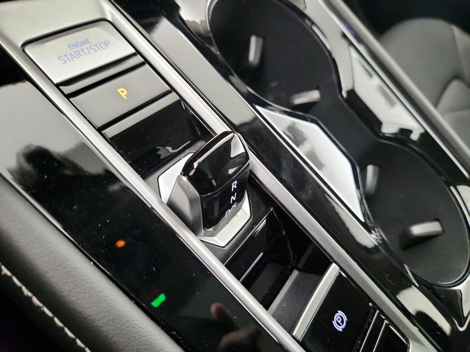 2024 Volkswagen Atlas SE w/Tech - Photo 15