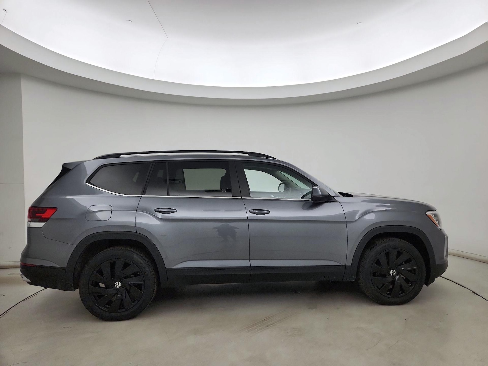 2024 Volkswagen Atlas SE w/Tech - Photo 4