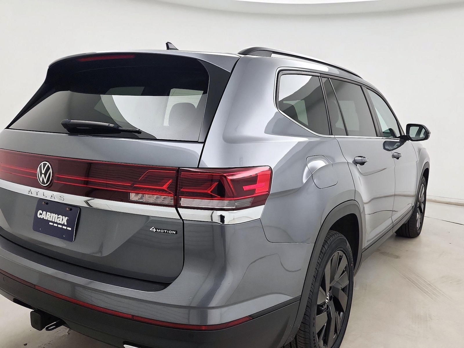 2024 Volkswagen Atlas SE w/Tech - Photo 5