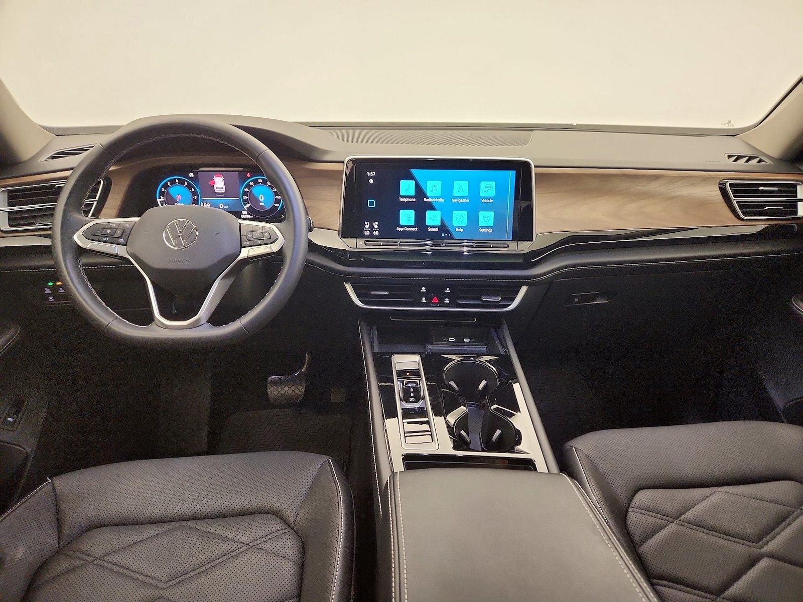 2024 Volkswagen Atlas SE w/Tech - Photo 8