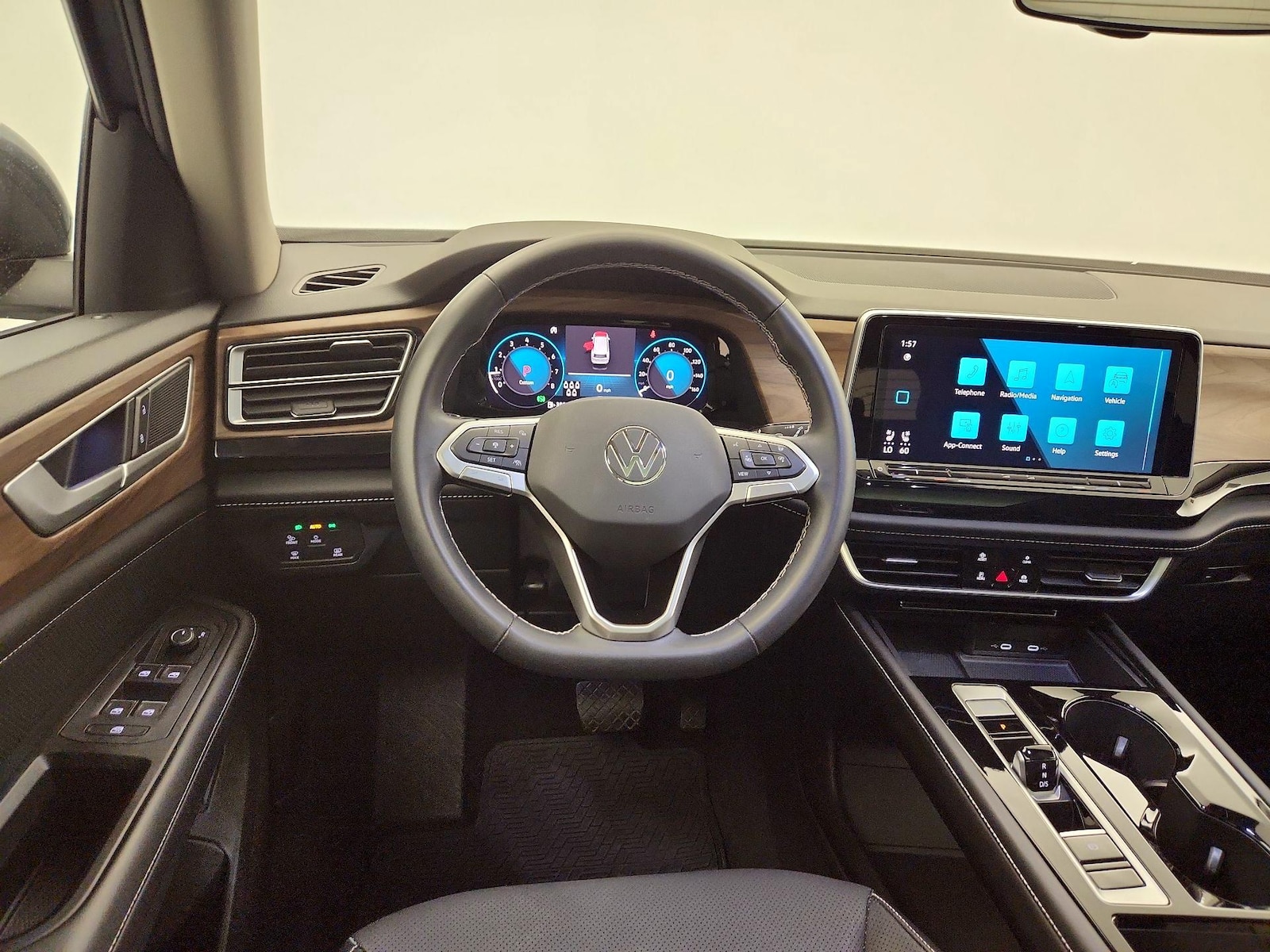 2024 Volkswagen Atlas SE w/Tech - Photo 9