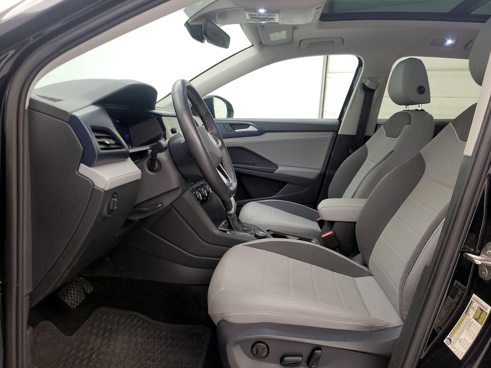 2024 Volkswagen Taos SE - Photo 12