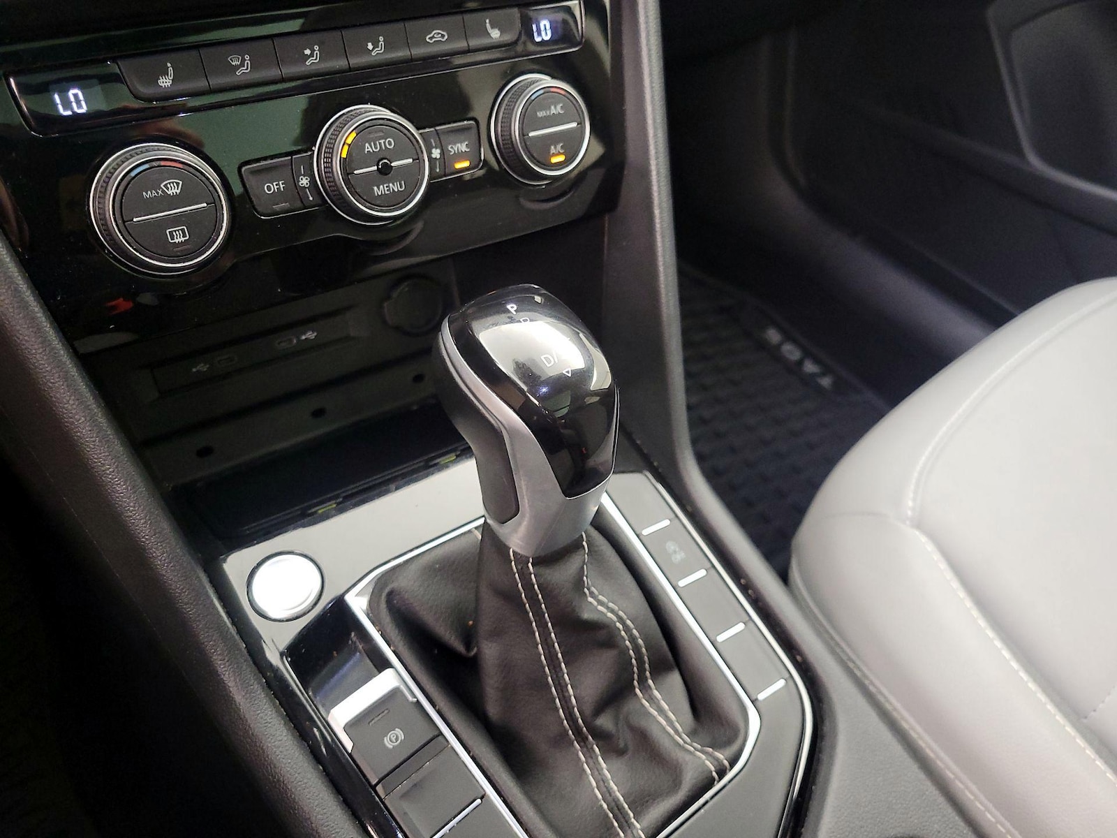 2024 Volkswagen Taos SE - Photo 18
