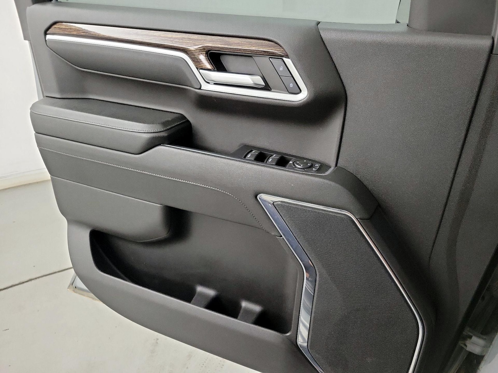 2024 GMC Sierra 1500 Elevation - Photo 11