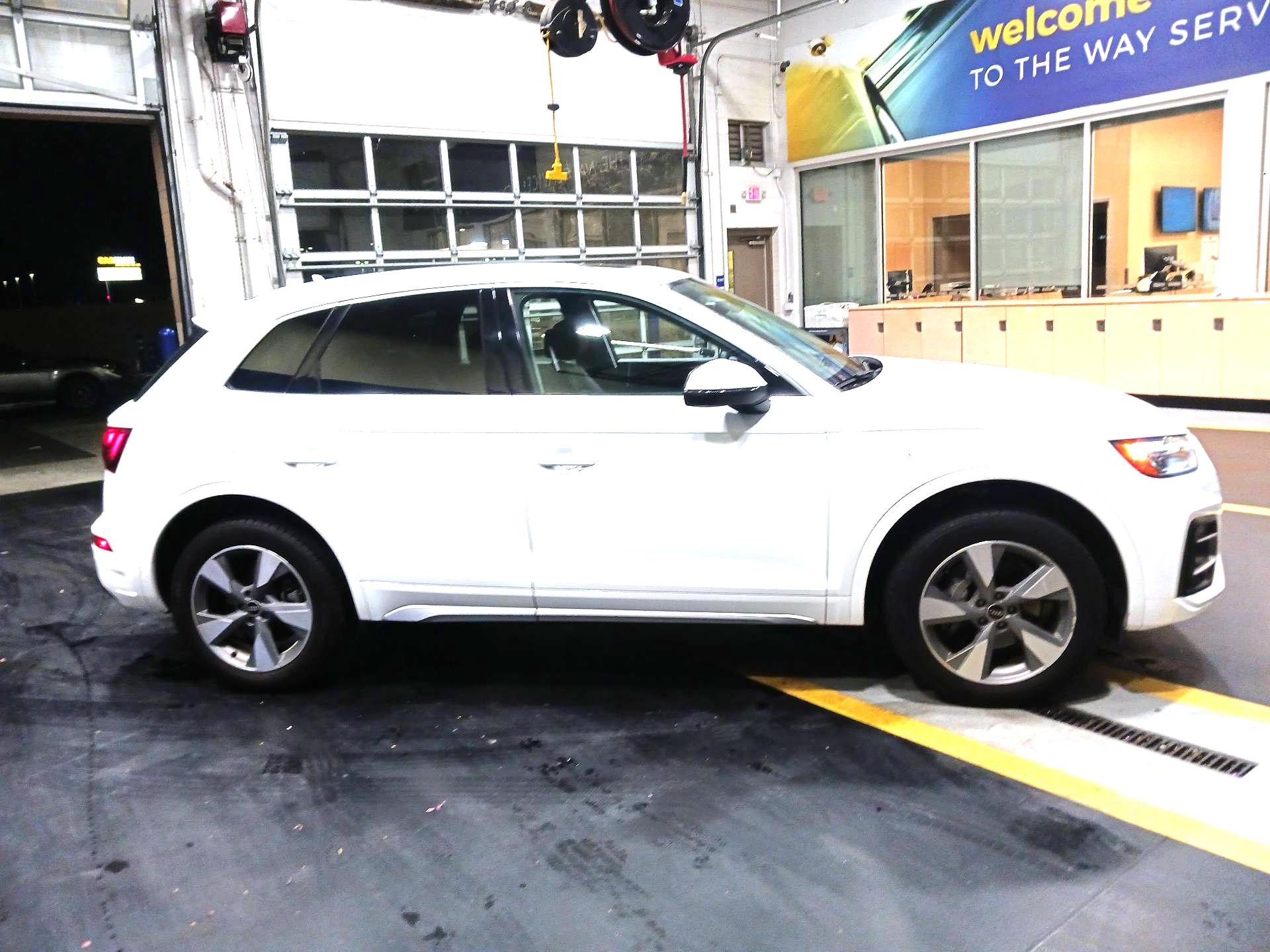 Thumbnail: 2023 Audi Q5 - 4