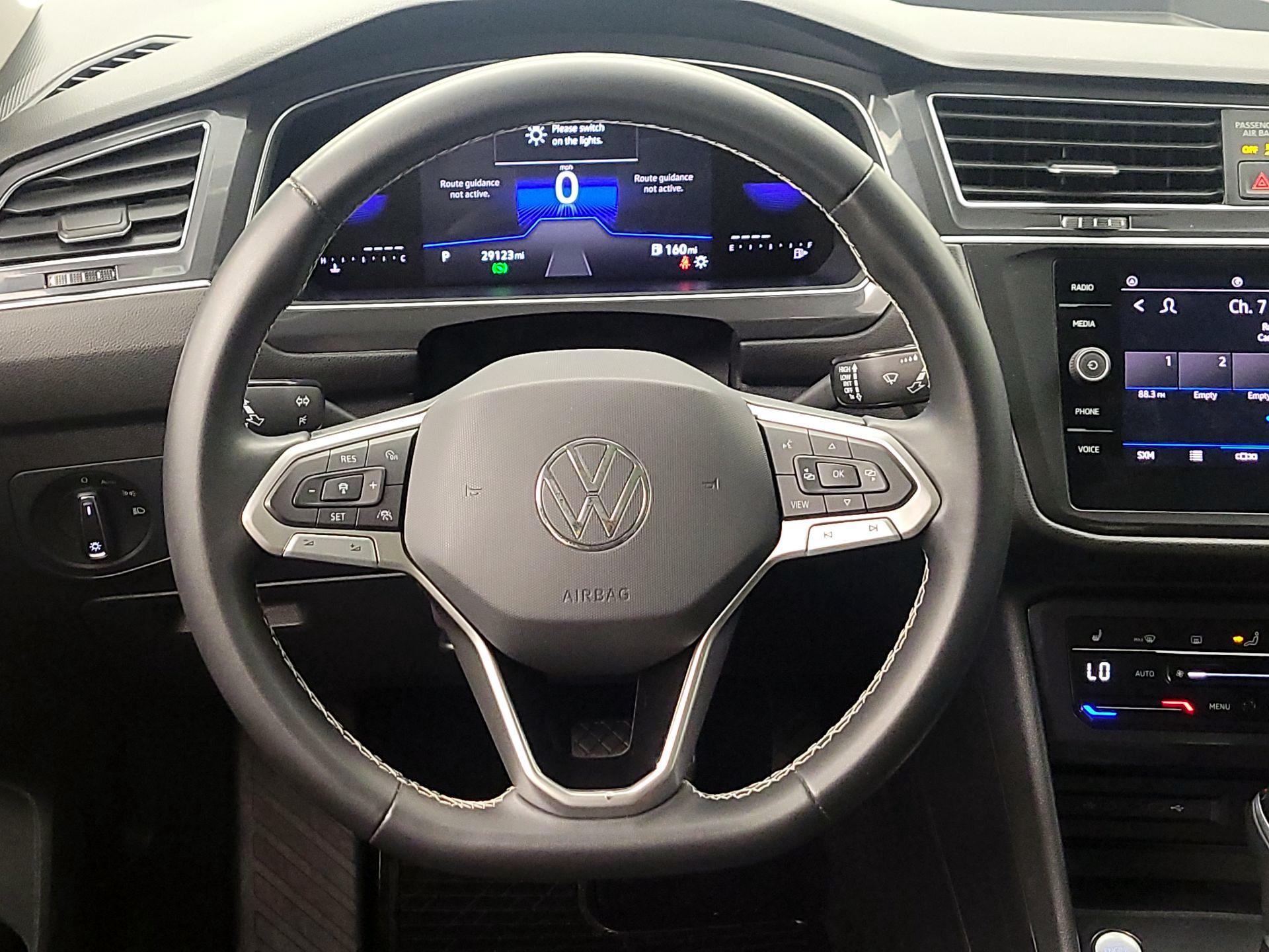 Thumbnail: 2023 Volkswagen Tiguan - 10