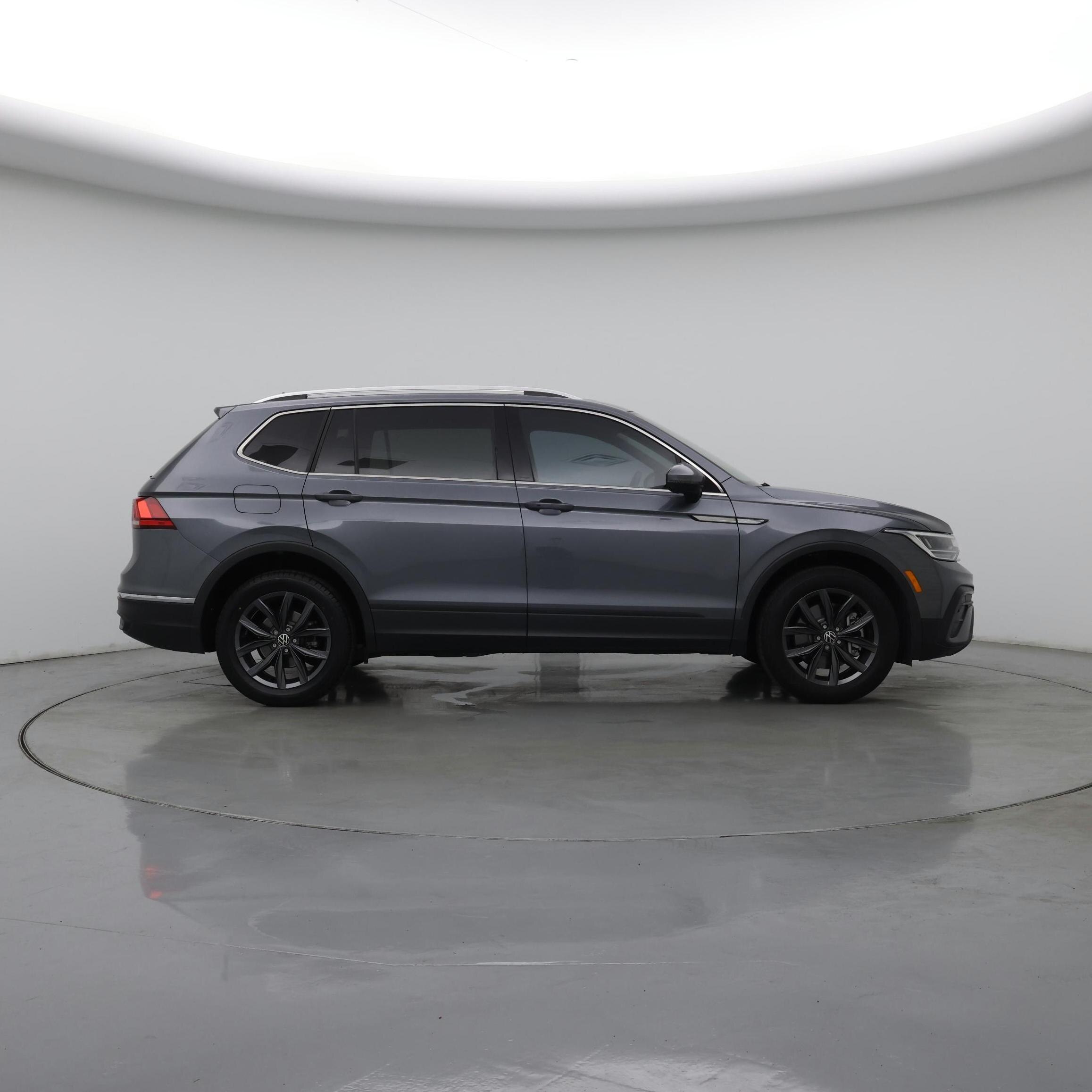 Thumbnail: 2023 Volkswagen Tiguan - 7