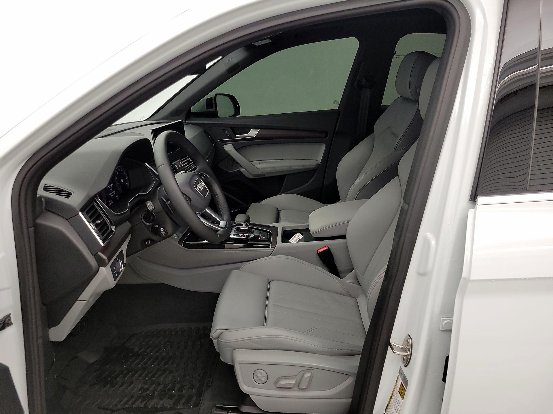 Thumbnail: 2025 Audi Q5 - 11