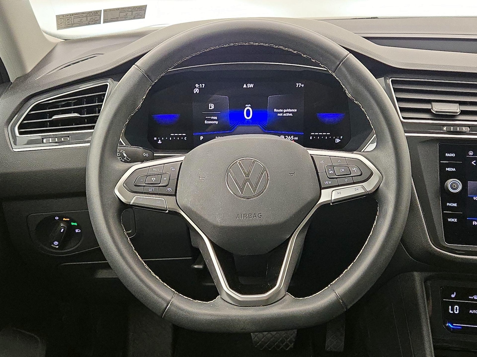 2023 Volkswagen Tiguan SE - Photo 11
