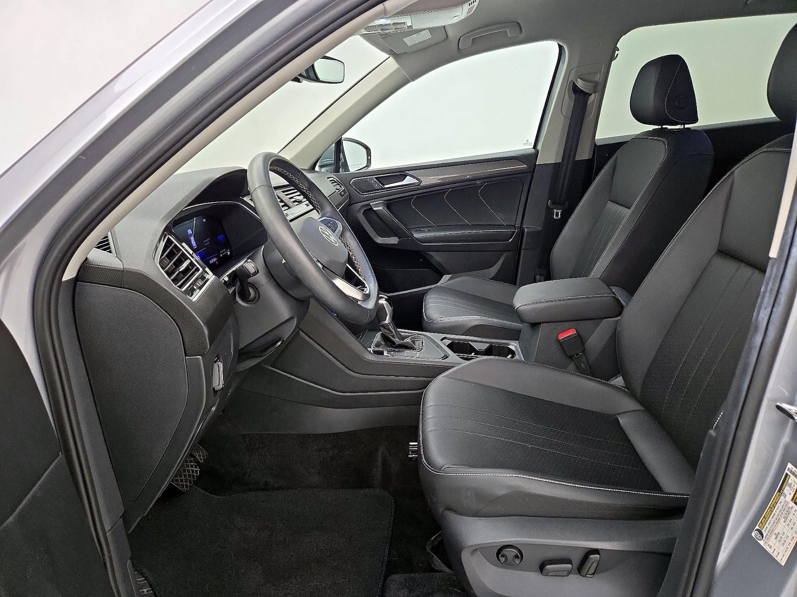 2023 Volkswagen Tiguan SE - Photo 12