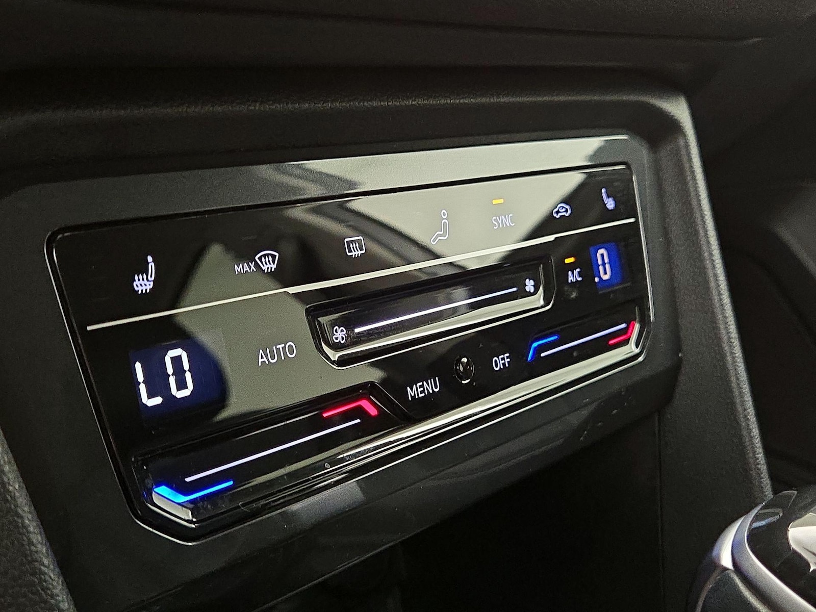 2023 Volkswagen Tiguan SE - Photo 17