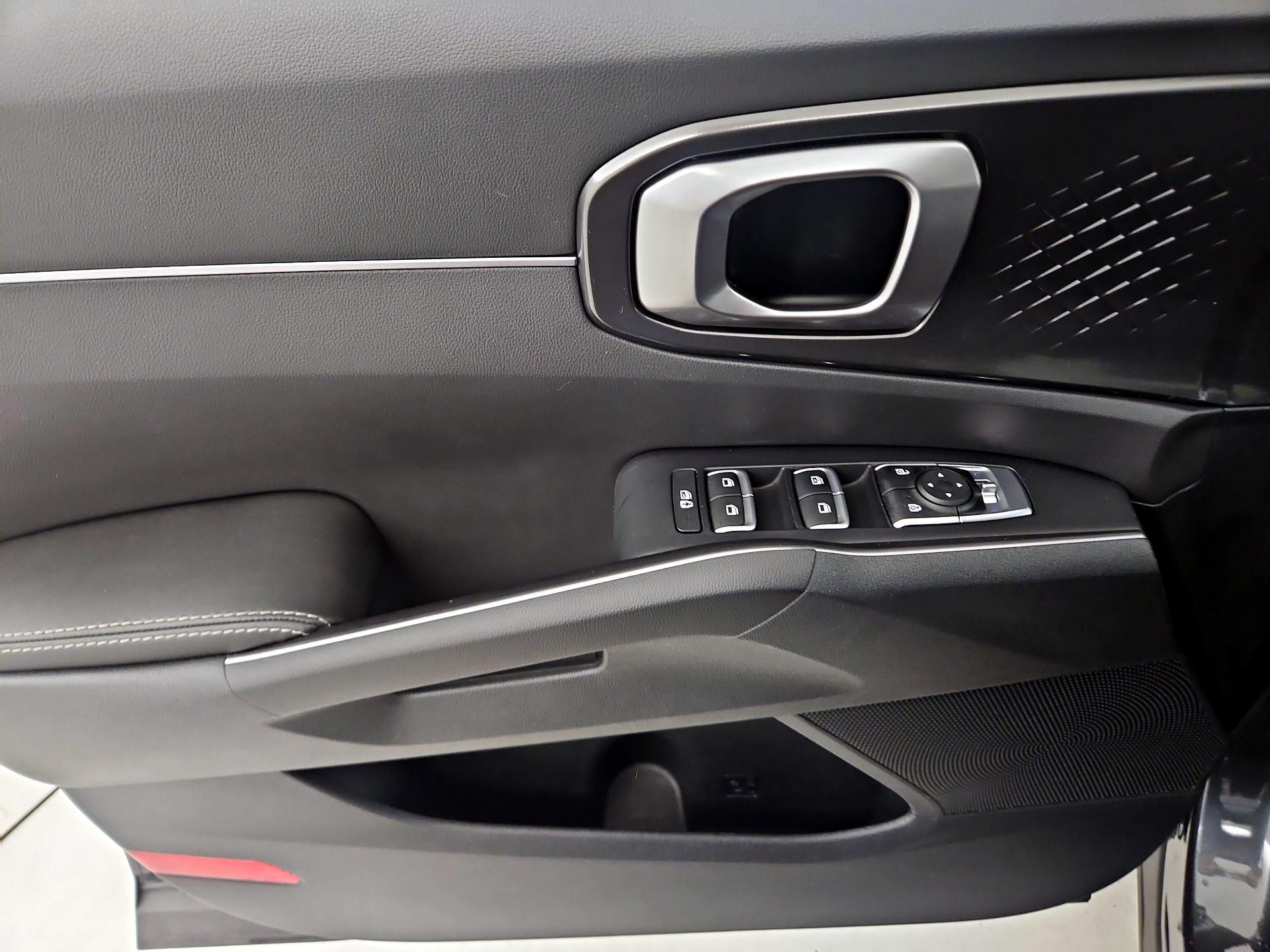 Thumbnail: 2022 Kia Sorento - 12