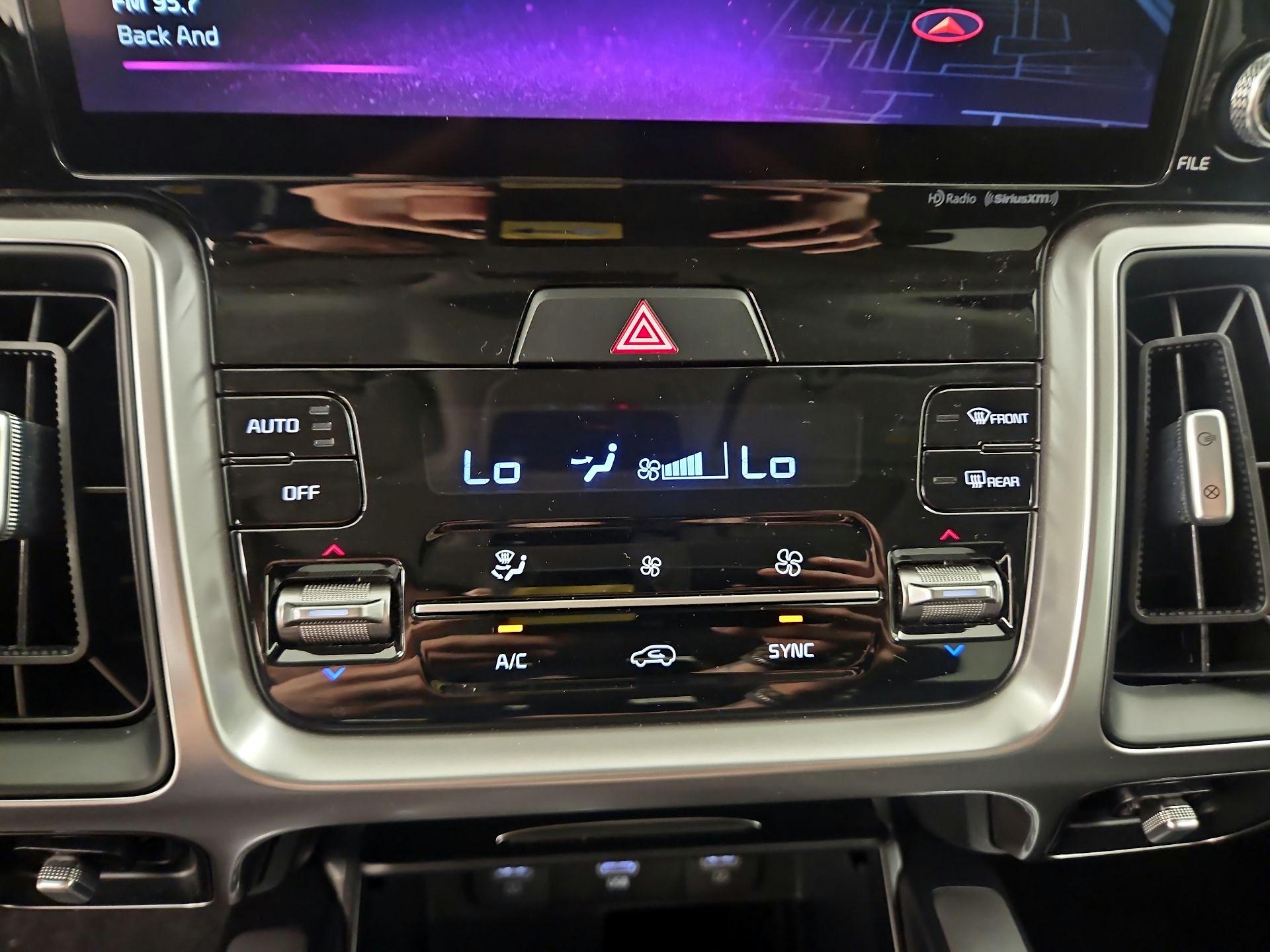 Thumbnail: 2022 Kia Sorento - 17