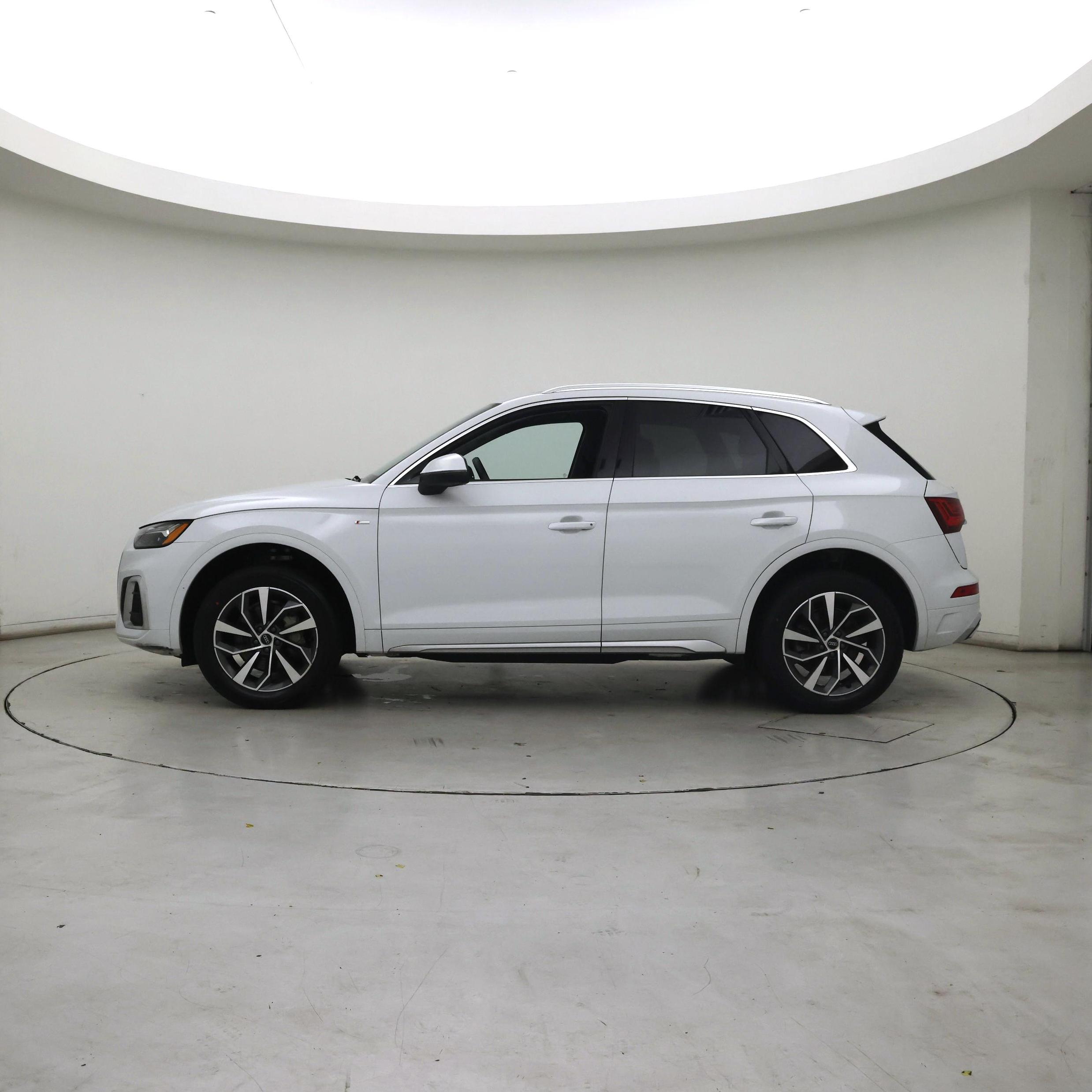 Thumbnail: 2023 Audi Q5 - 3