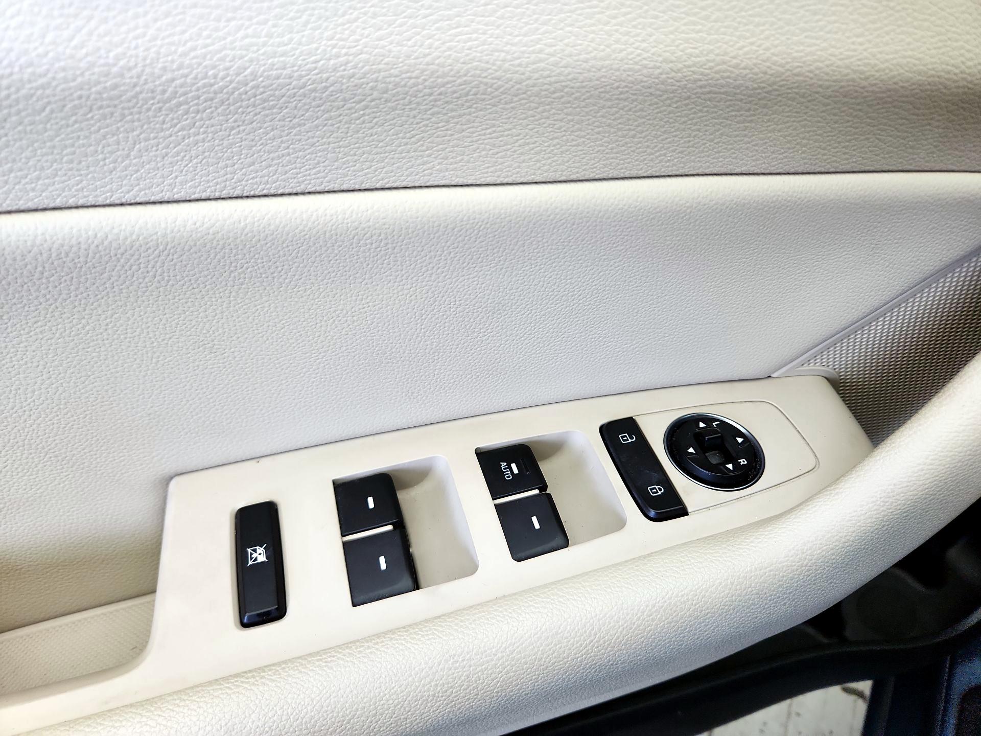 Thumbnail: 2015 Hyundai Sonata - 12