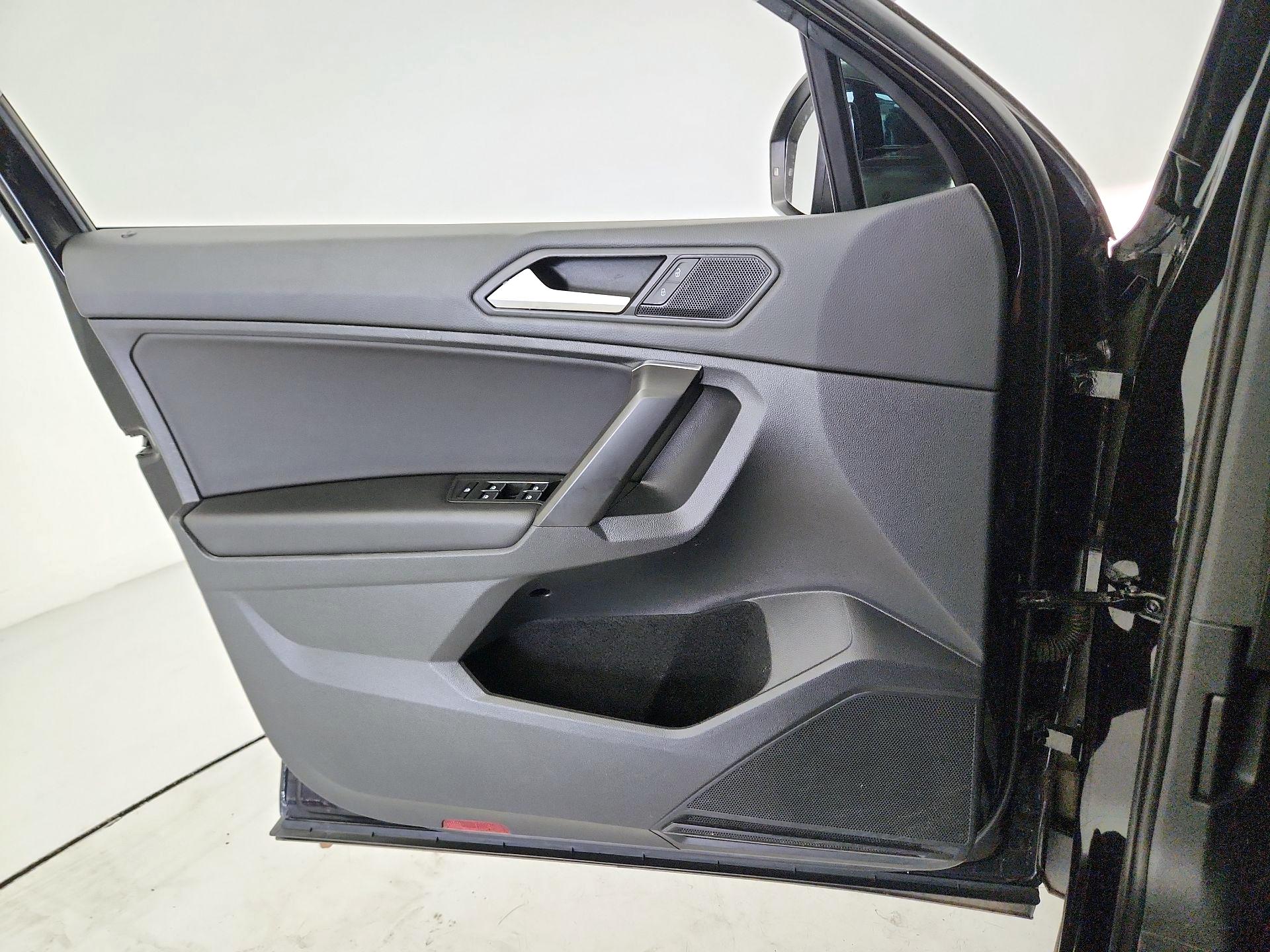 Thumbnail: 2021 Volkswagen Tiguan - 12