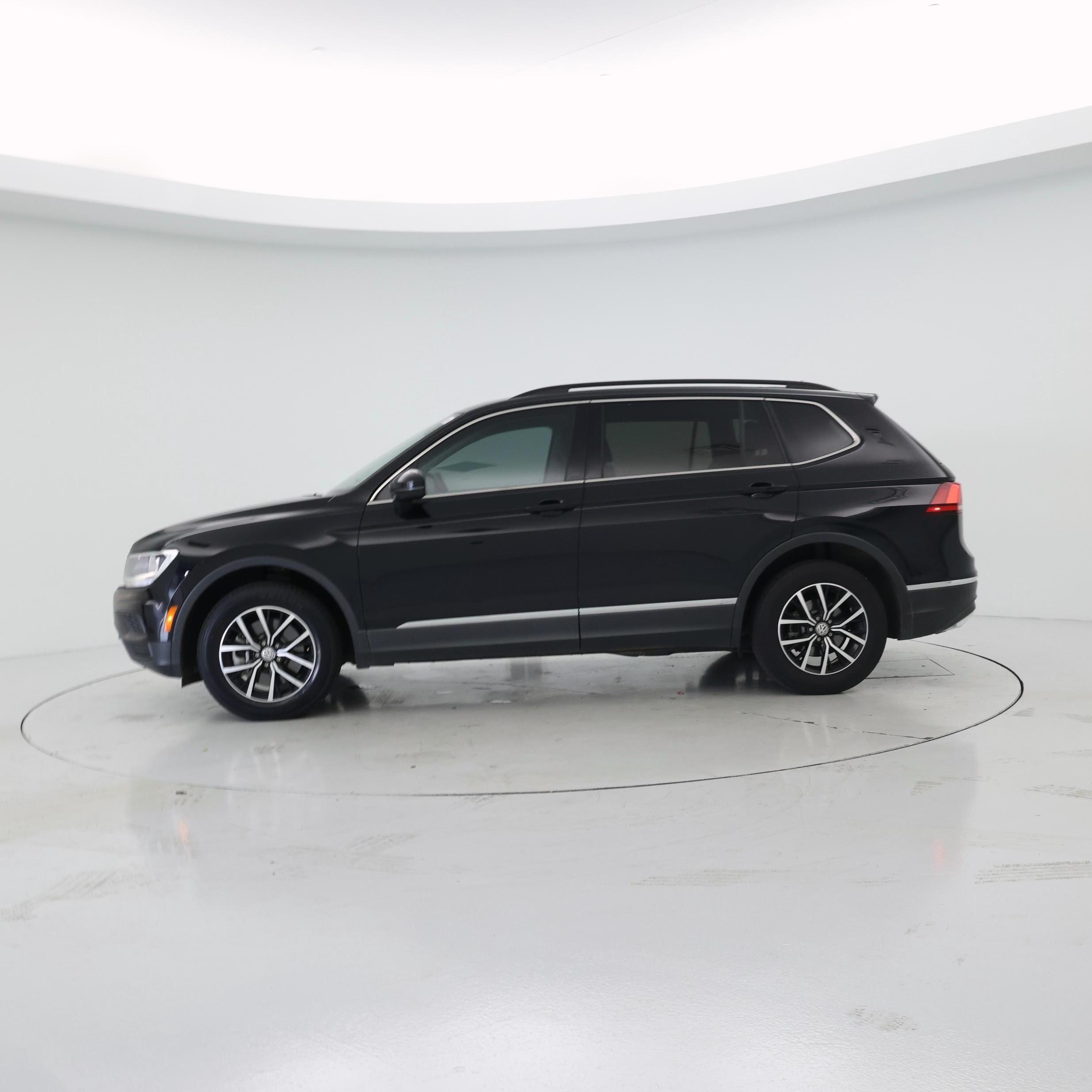 Thumbnail: 2021 Volkswagen Tiguan - 3