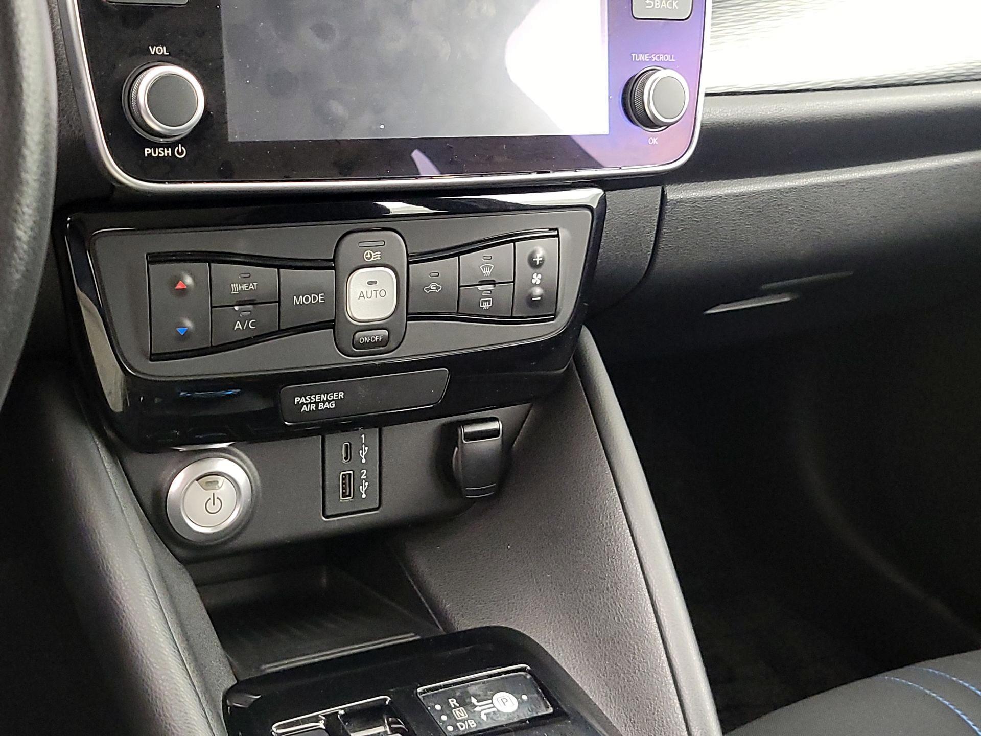 Thumbnail: 2020 Nissan Leaf - 17