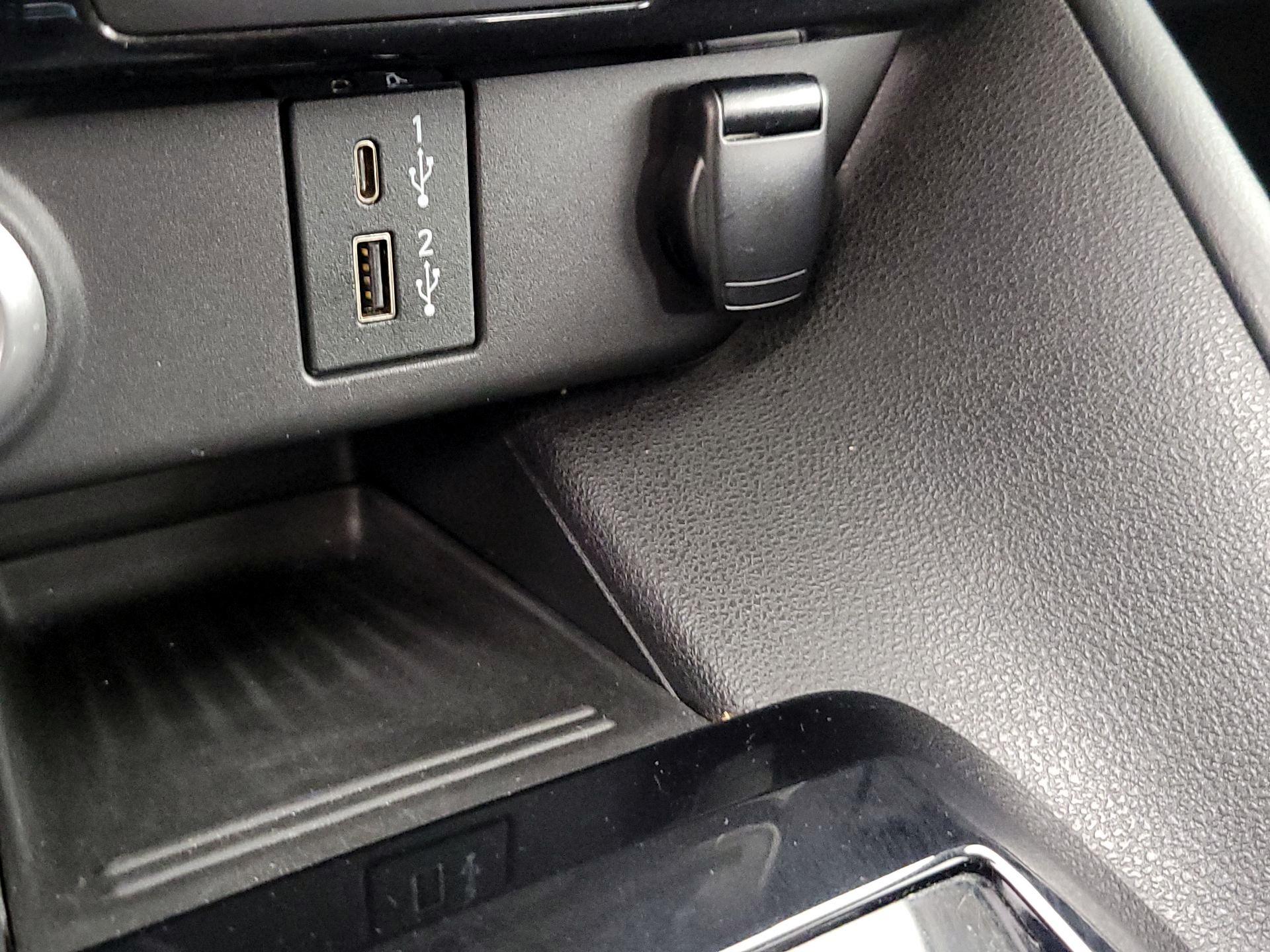 Thumbnail: 2020 Nissan Leaf - 19