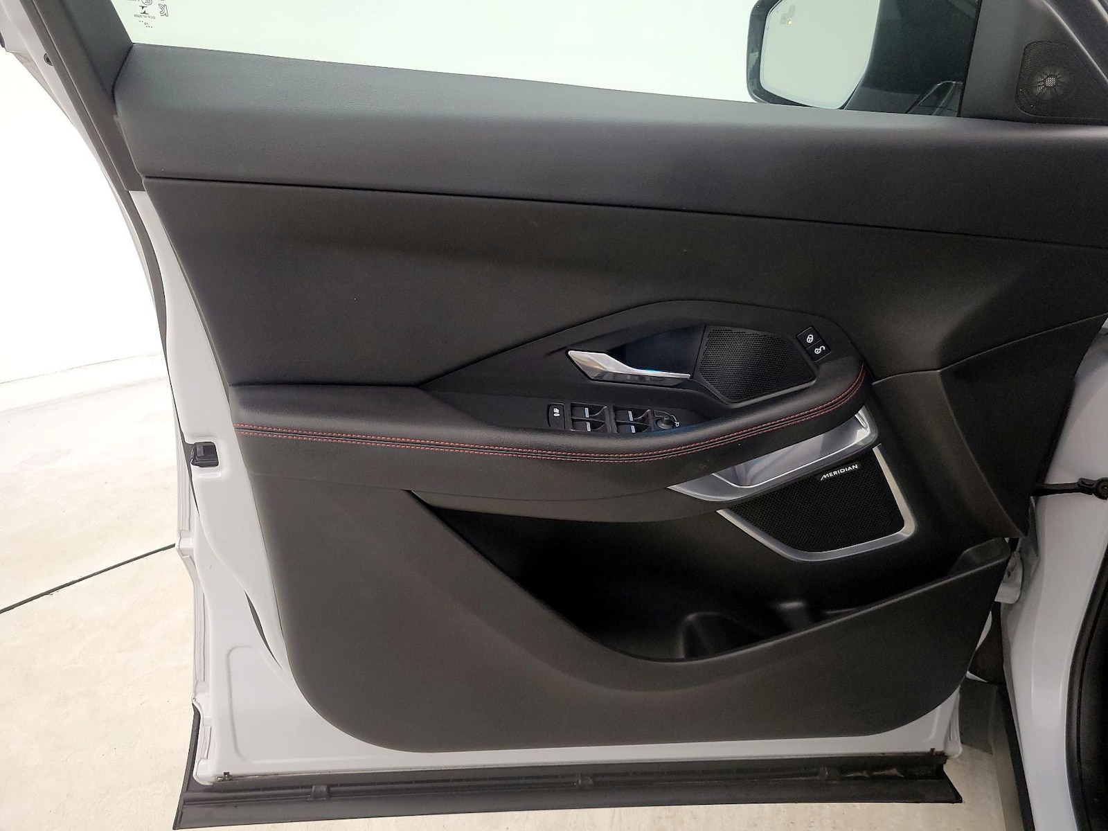 2020 Jaguar E-PACE Checkered Flag Edition - Photo 13