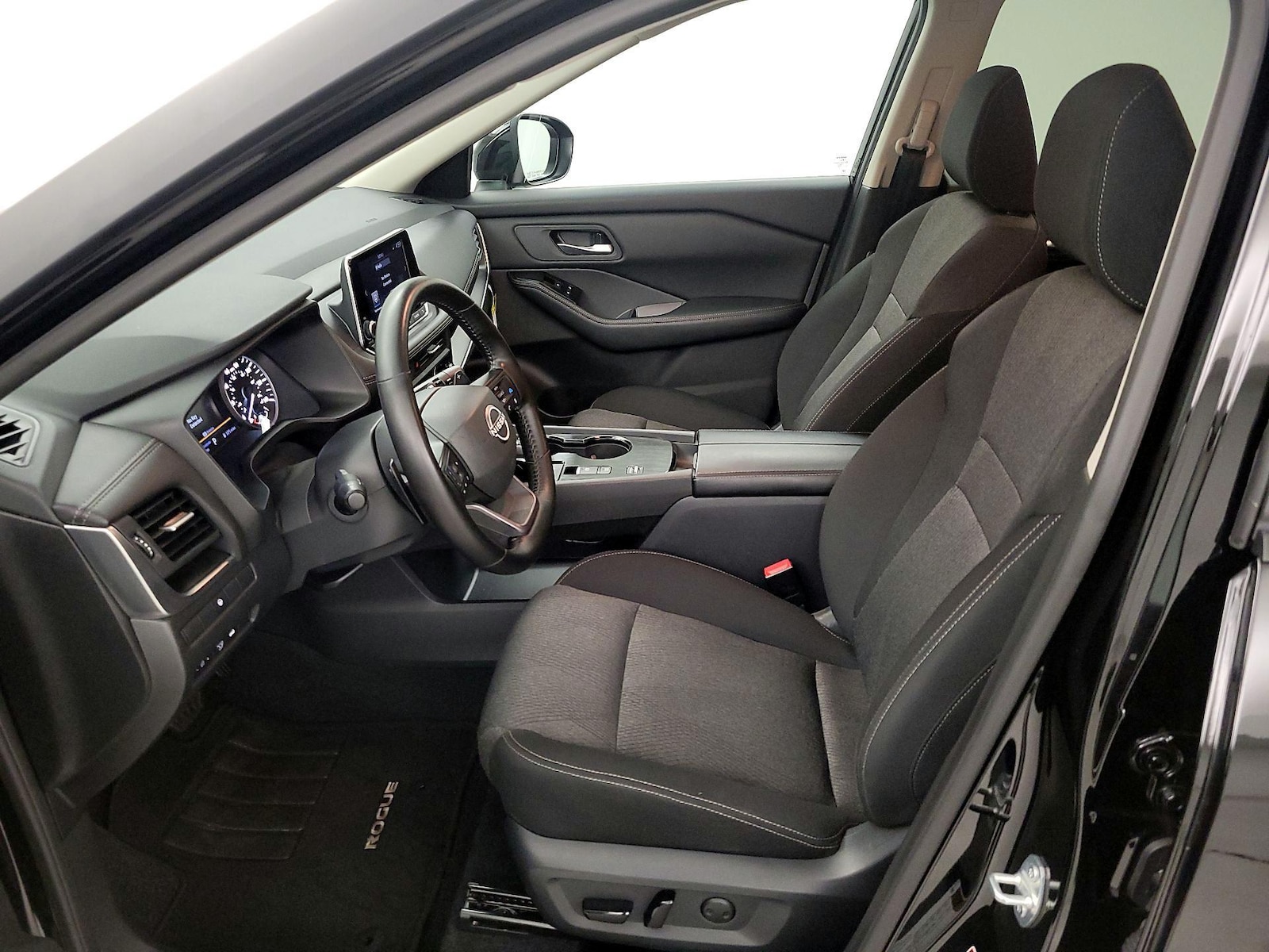 2026 Nissan Rogue SV - Photo 12