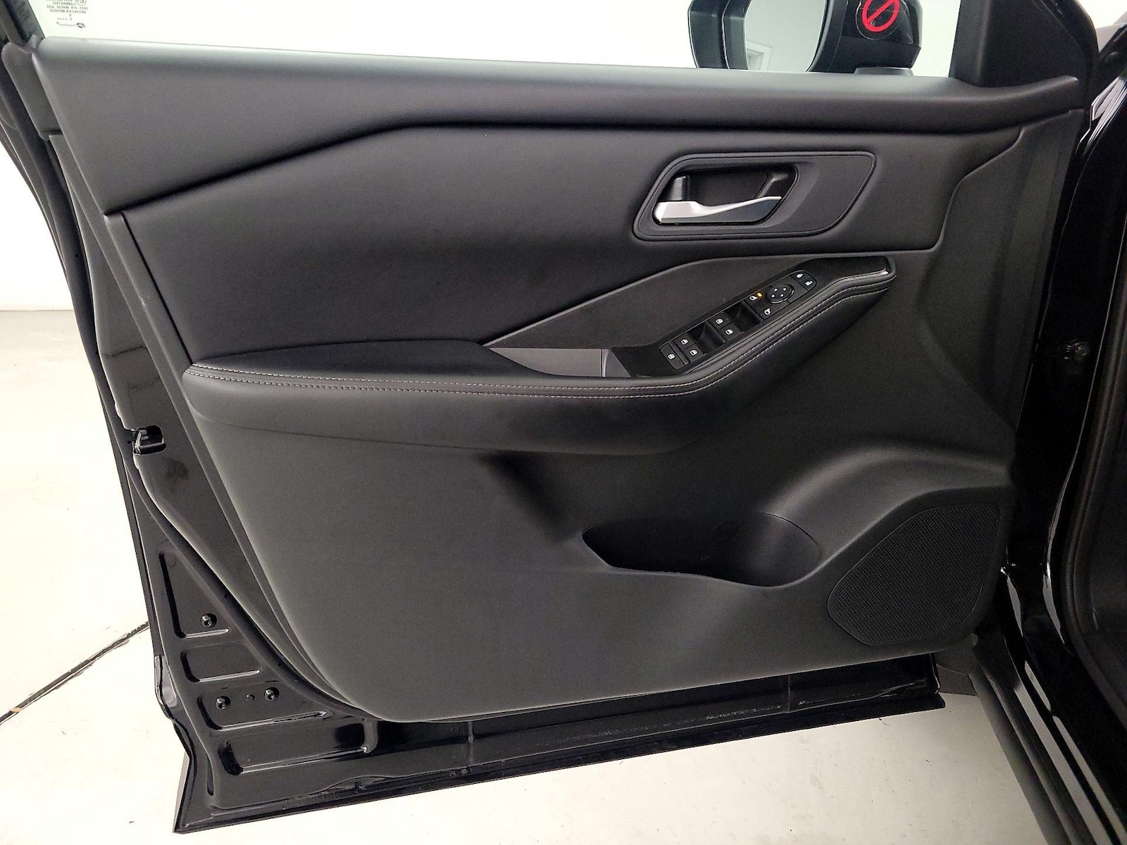 2026 Nissan Rogue SV - Photo 13