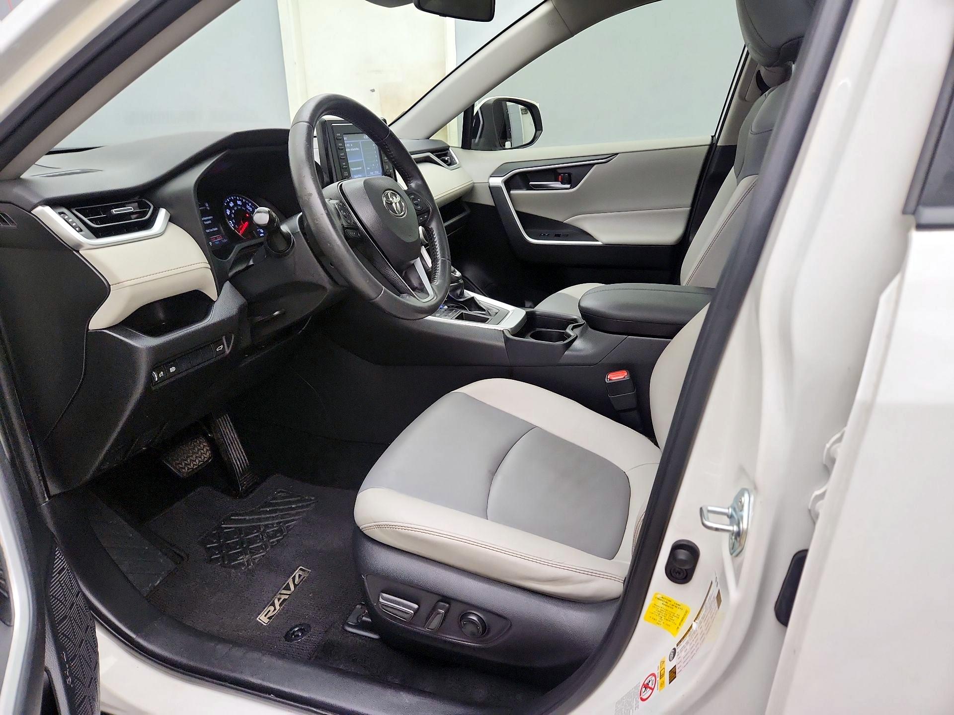 Thumbnail: 2019 Toyota RAV4 - 11
