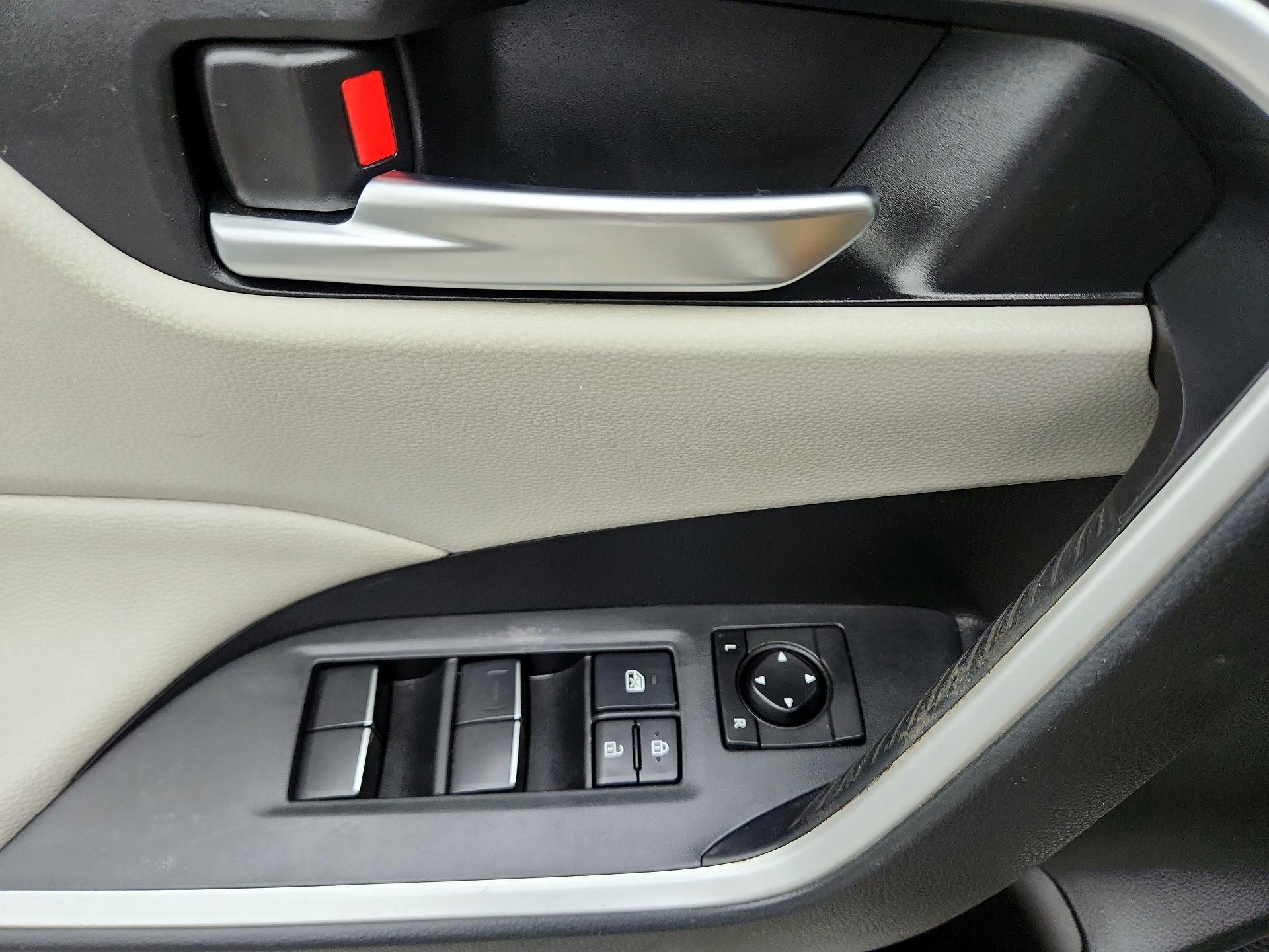 Thumbnail: 2019 Toyota RAV4 - 12