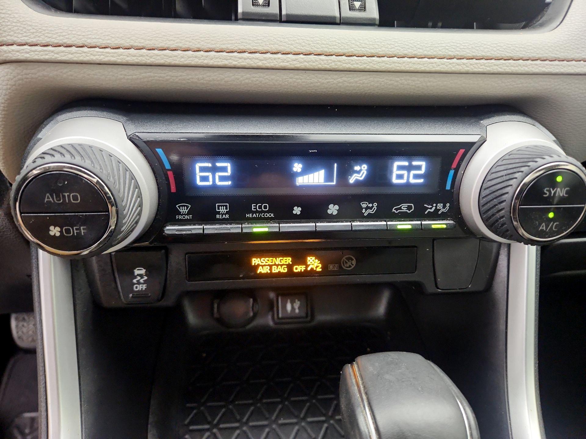 Thumbnail: 2019 Toyota RAV4 - 16