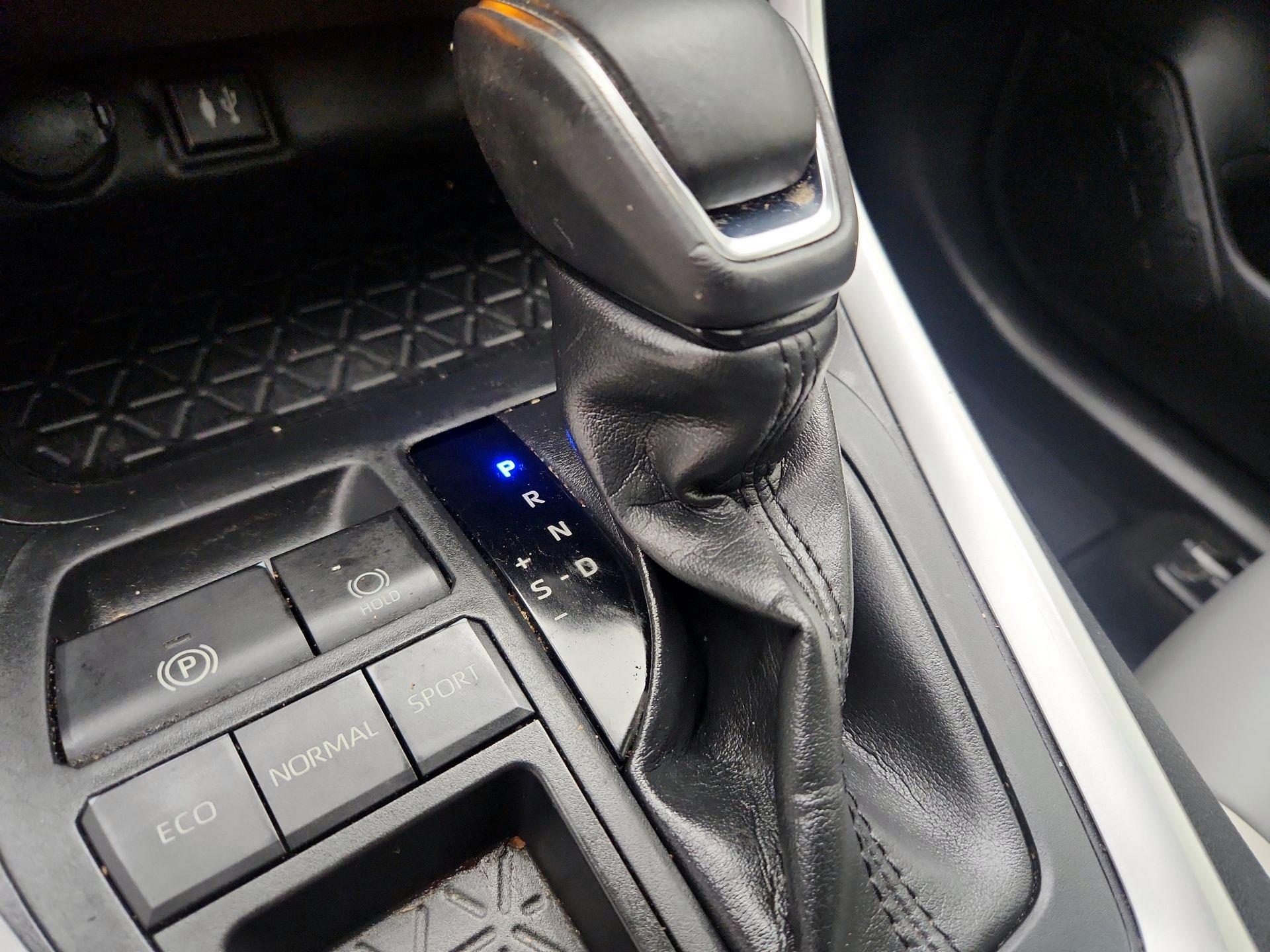 Thumbnail: 2019 Toyota RAV4 - 17