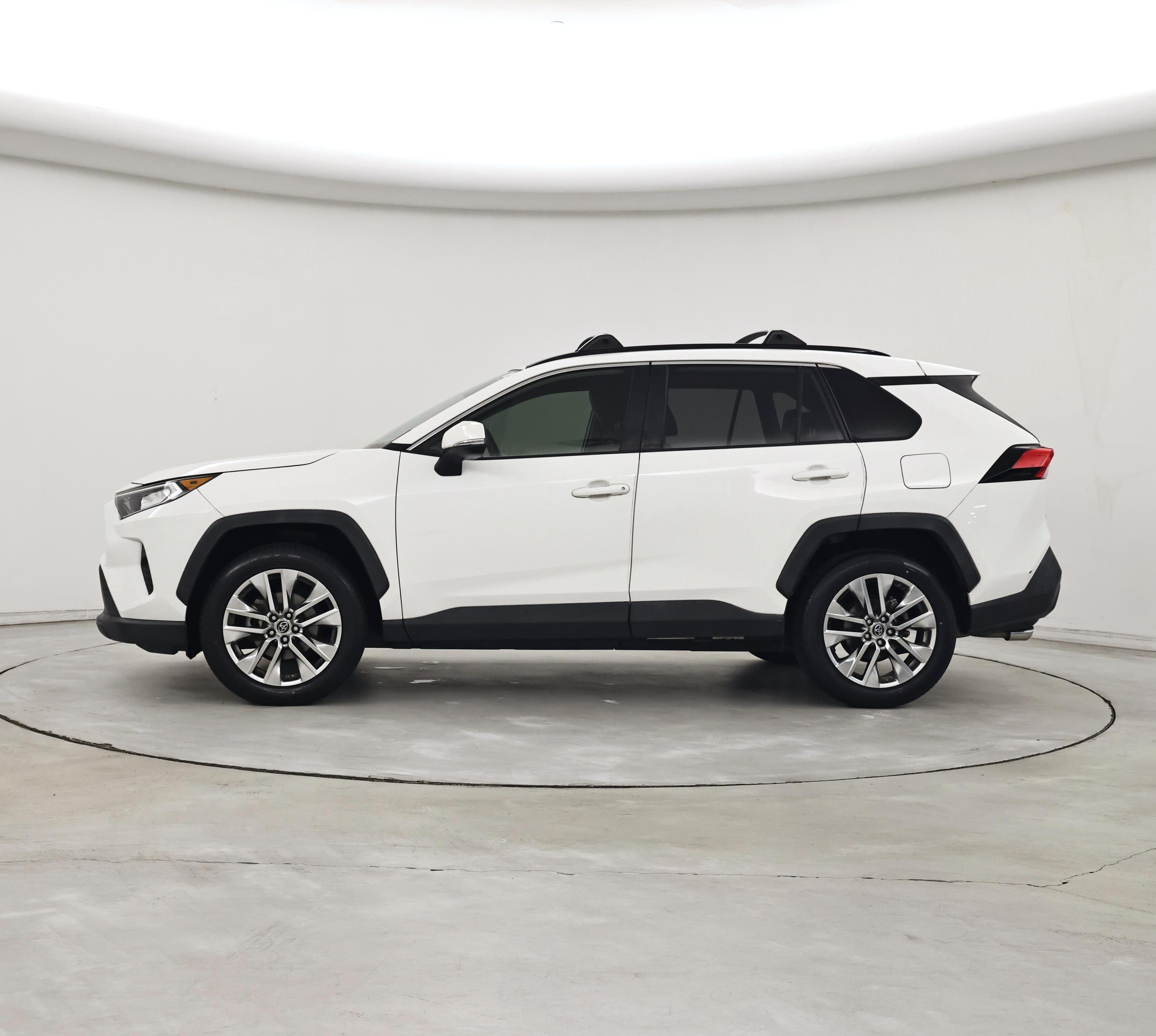 Thumbnail: 2019 Toyota RAV4 - 3
