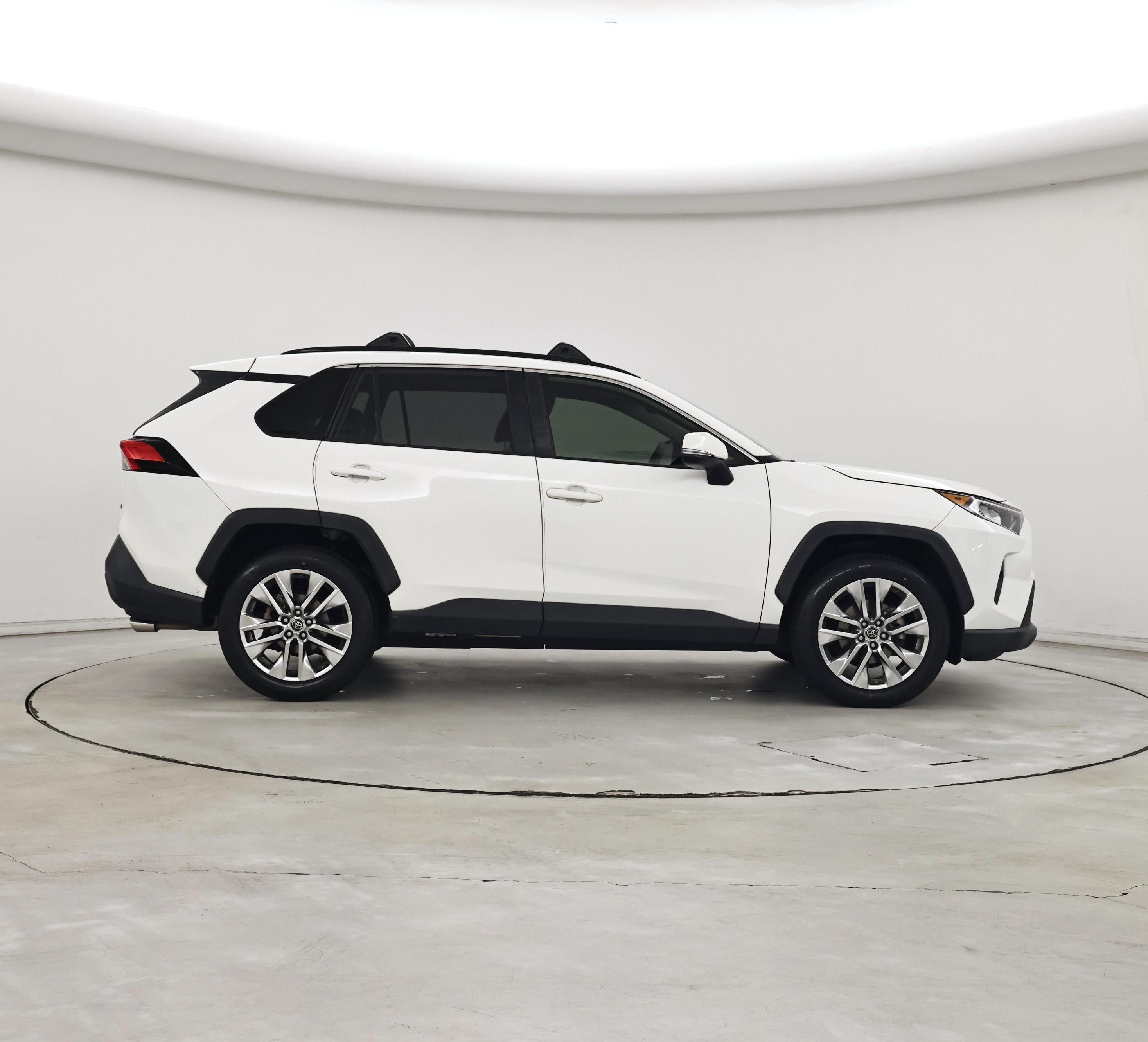 Thumbnail: 2019 Toyota RAV4 - 7