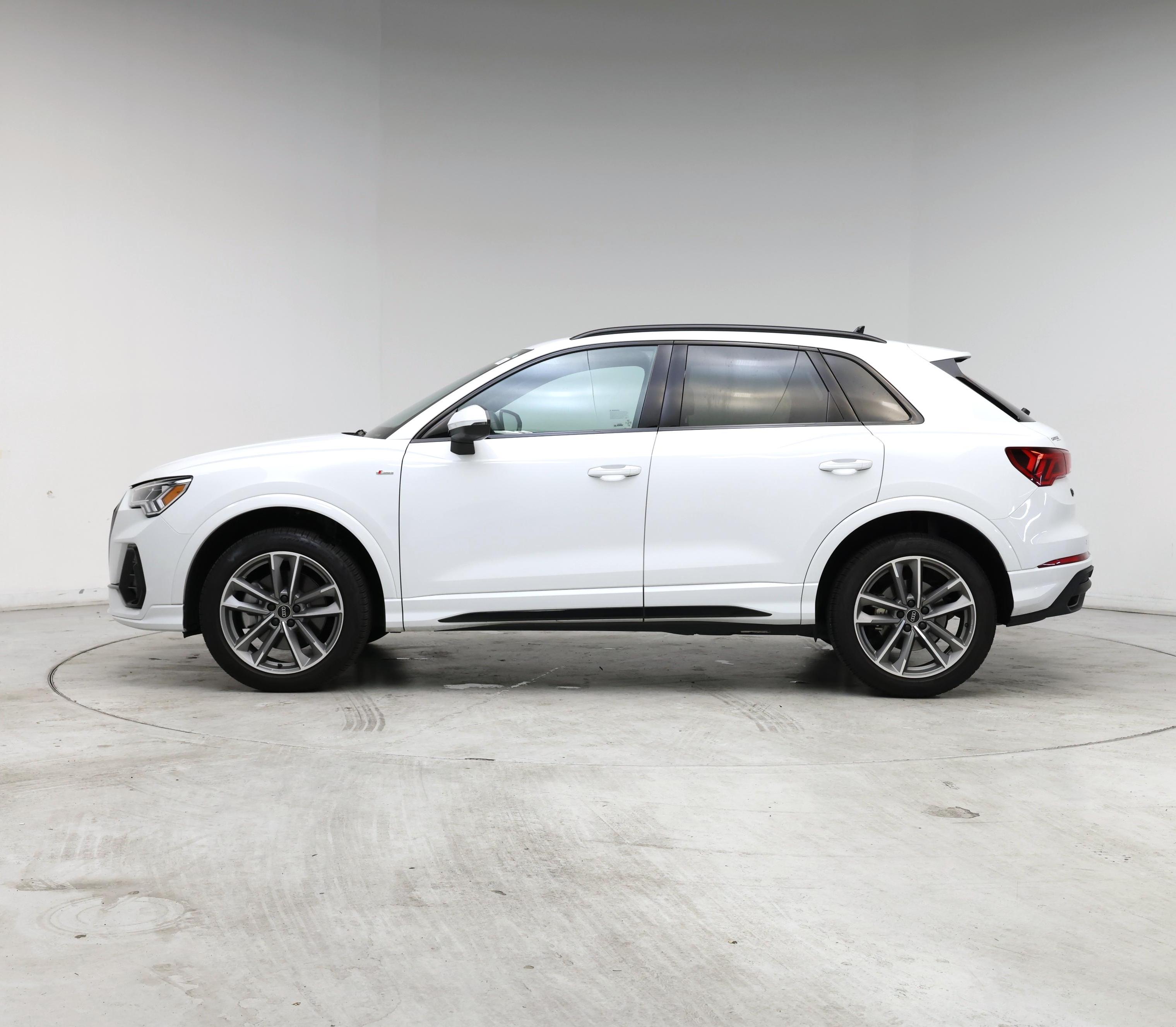 Thumbnail: 2024 Audi Q3 - 3