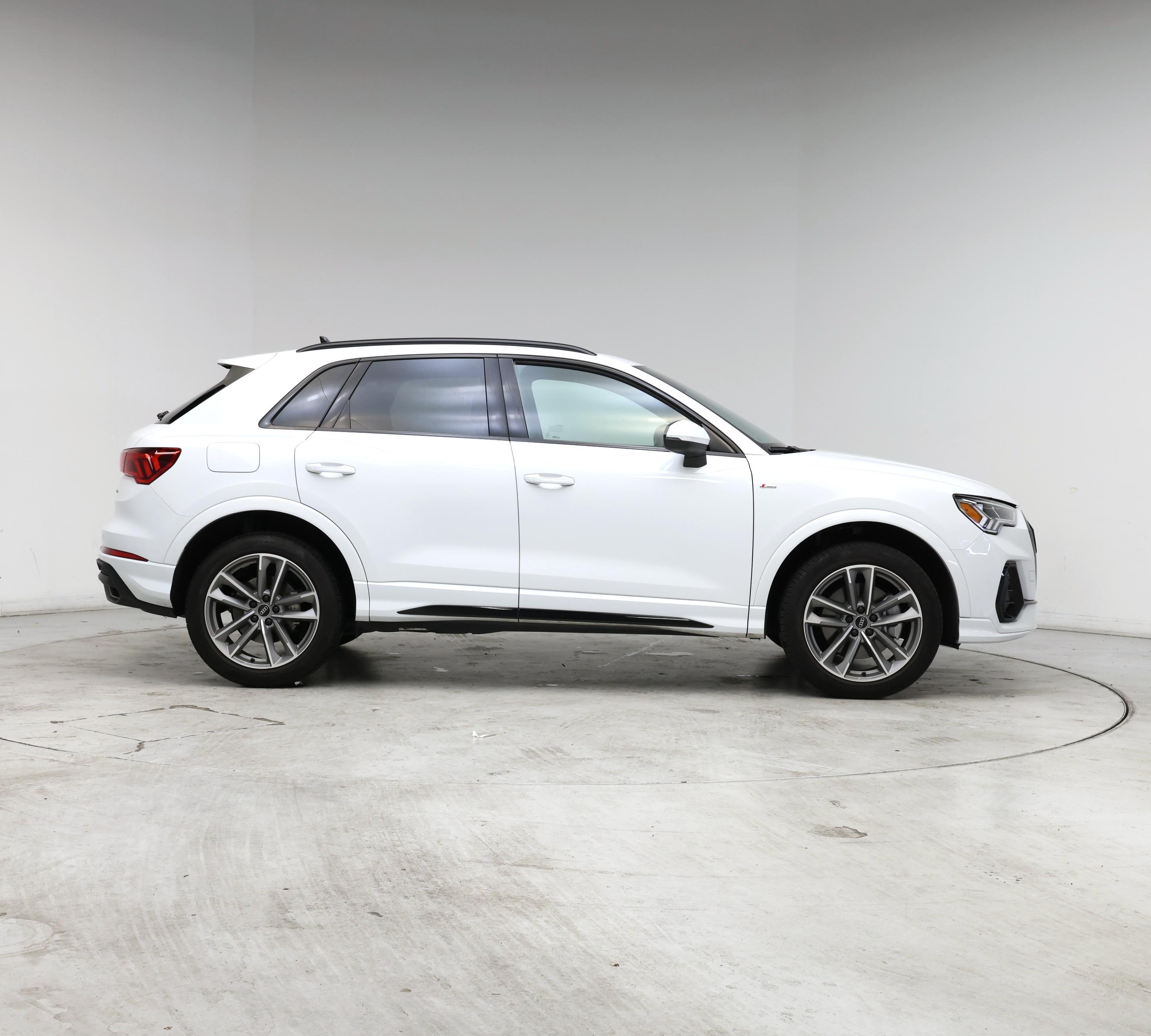 Thumbnail: 2024 Audi Q3 - 7