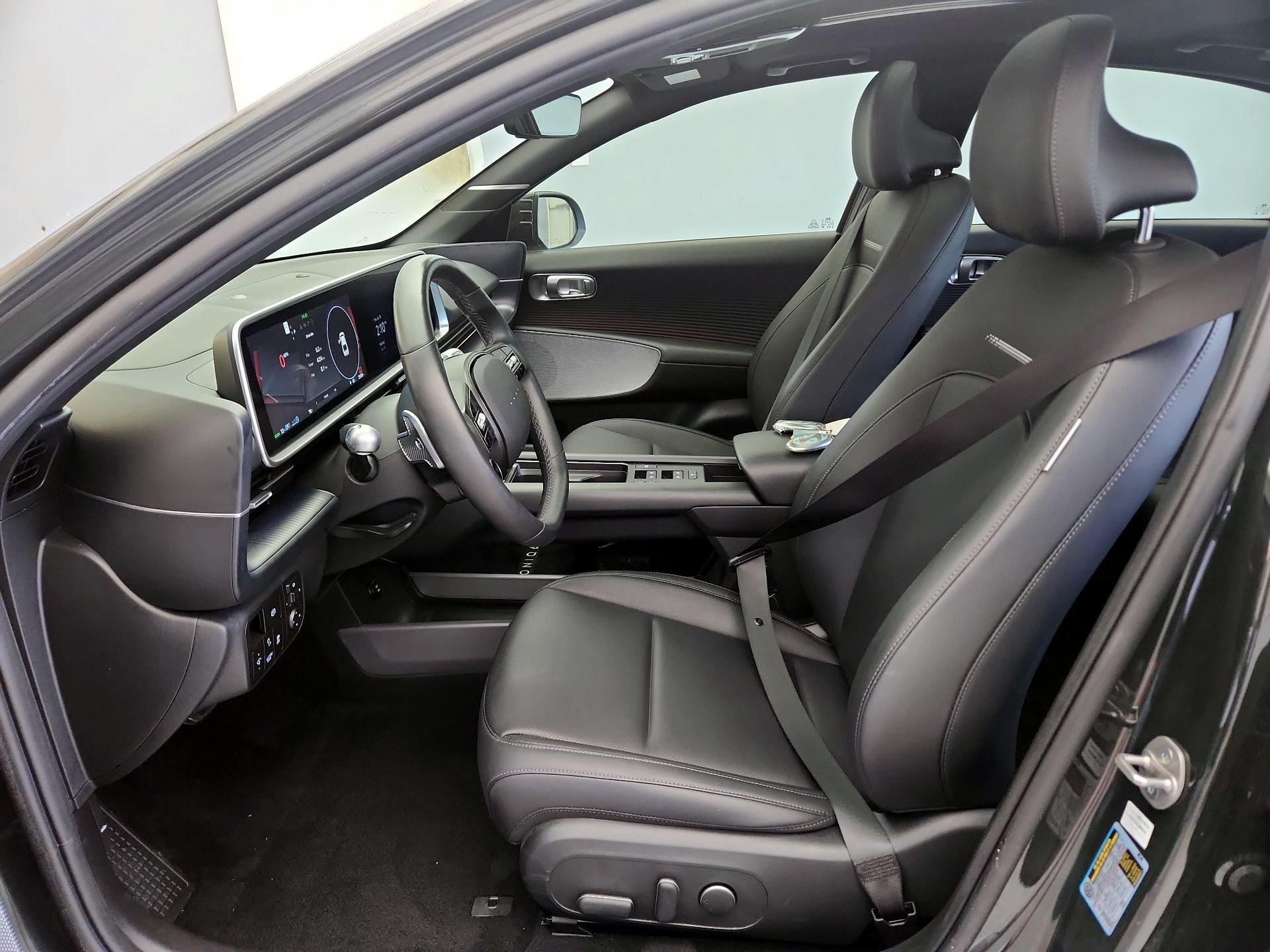 Thumbnail: 2023 Hyundai Ioniq 6 - 11