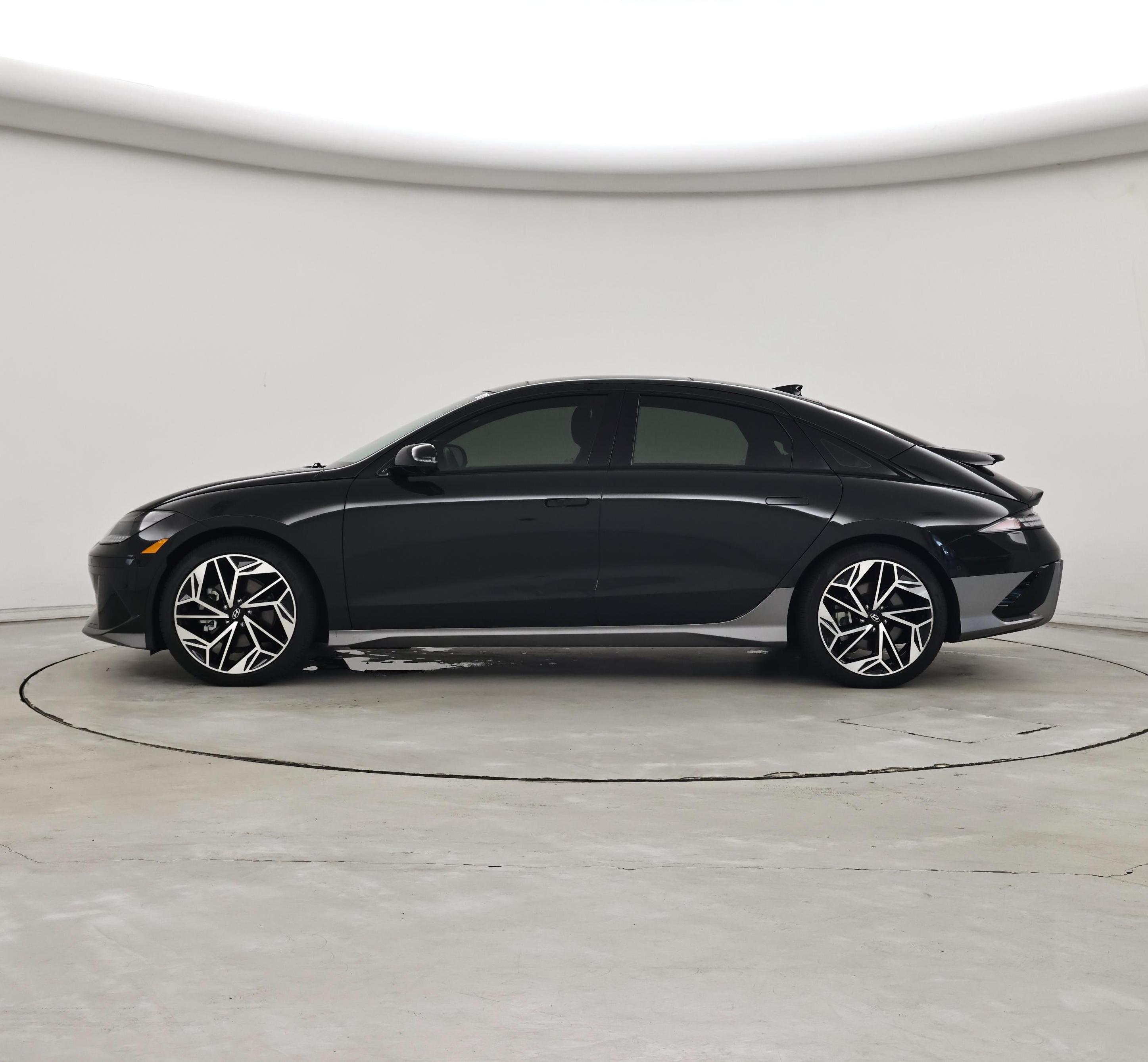 Thumbnail: 2023 Hyundai Ioniq 6 - 3