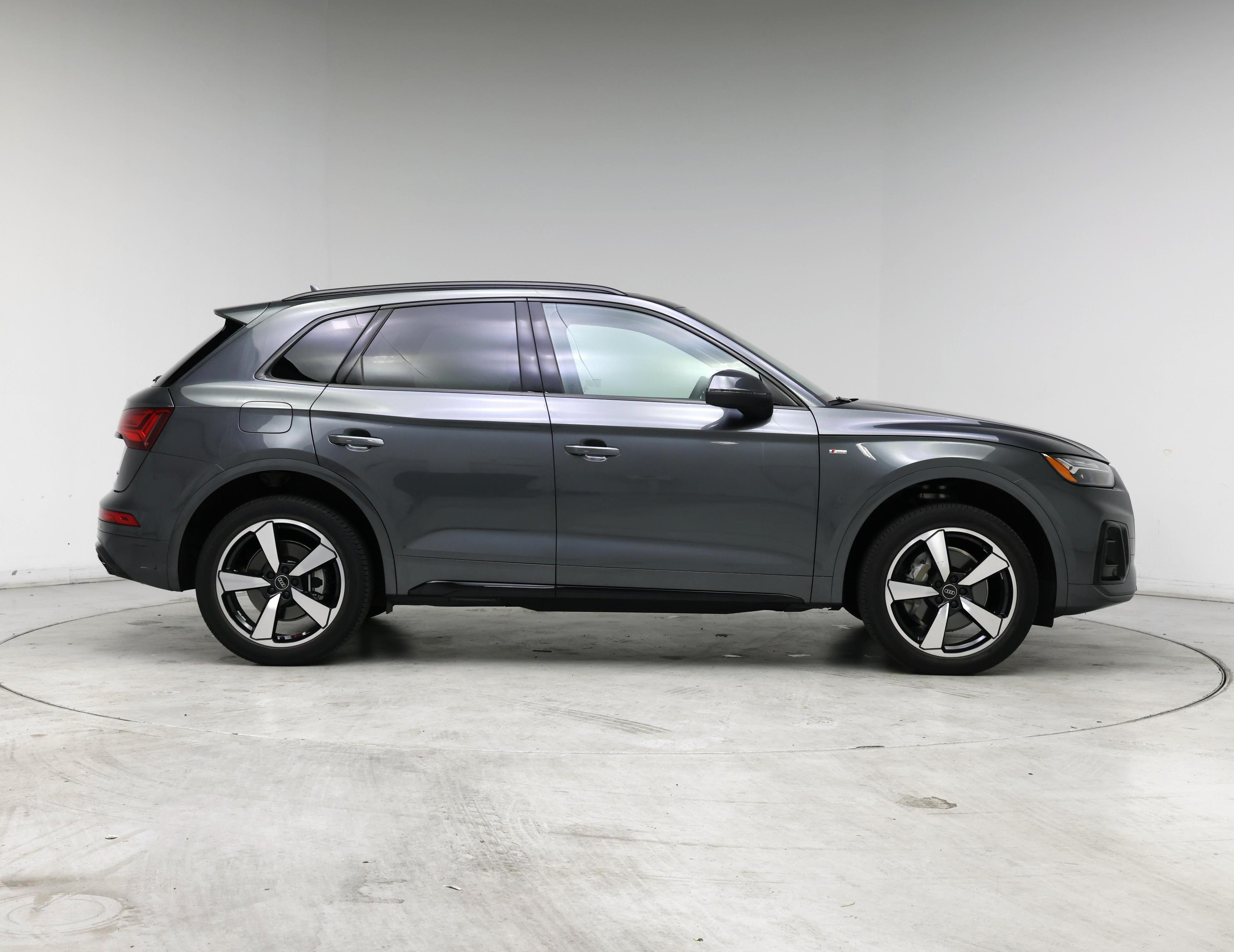 Thumbnail: 2023 Audi Q5 - 7