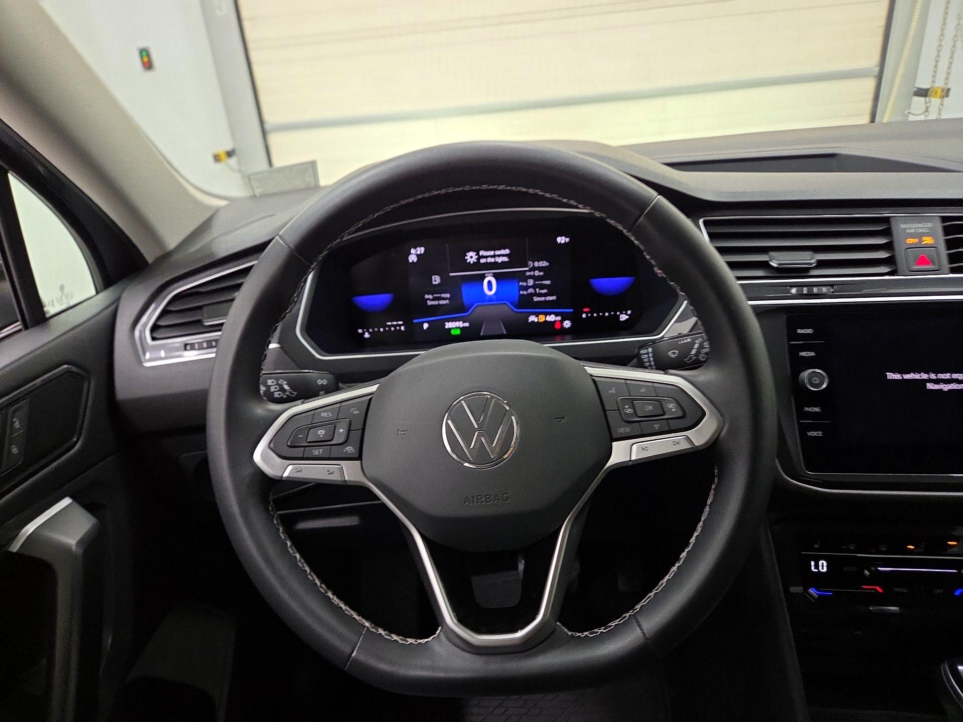 Thumbnail: 2023 Volkswagen Tiguan - 10