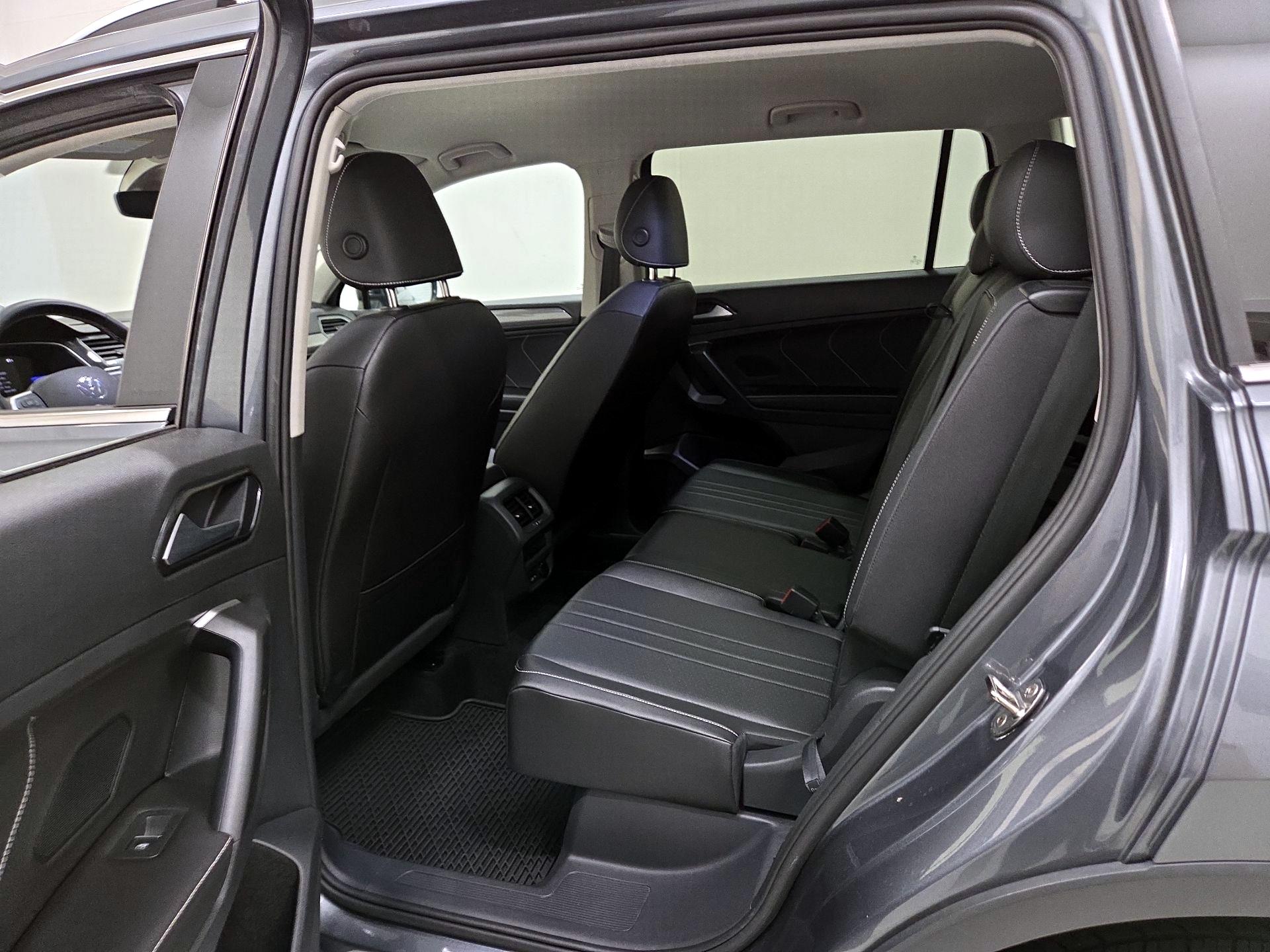 Thumbnail: 2023 Volkswagen Tiguan - 19
