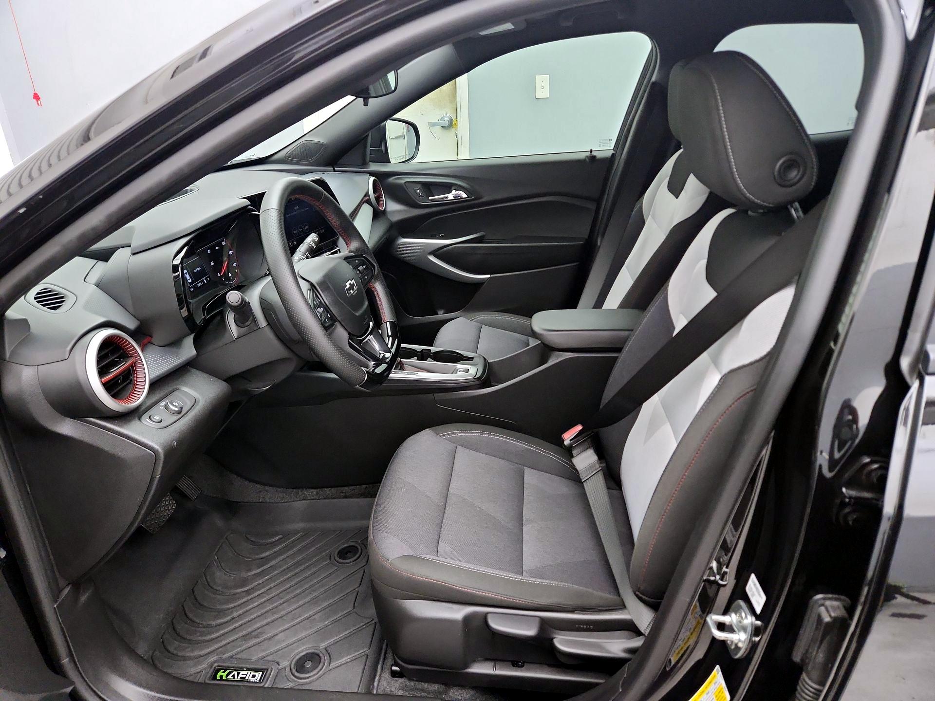 Thumbnail: 2025 Chevrolet Trax - 11