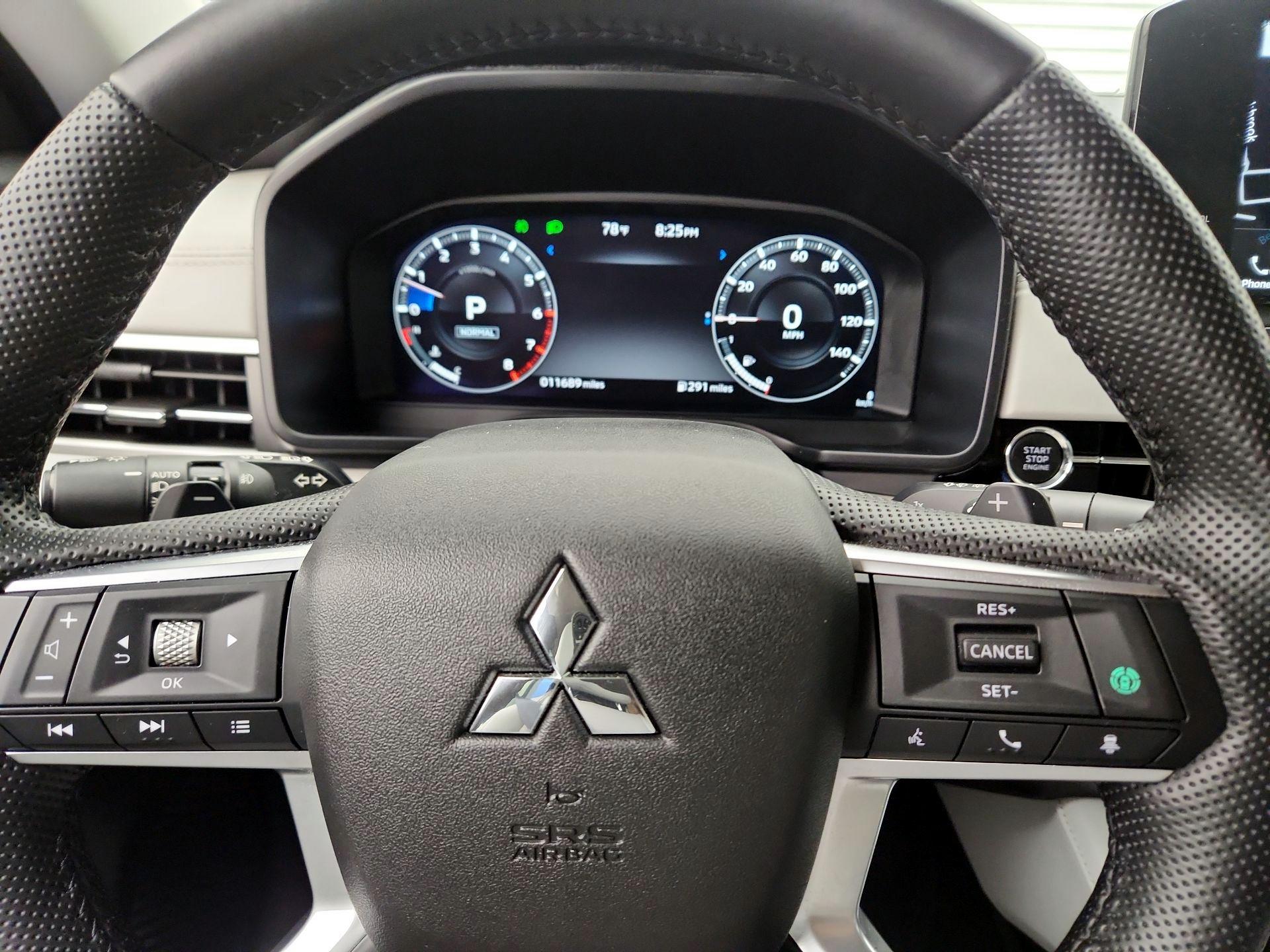 Thumbnail: 2024 Mitsubishi Outlander - 10
