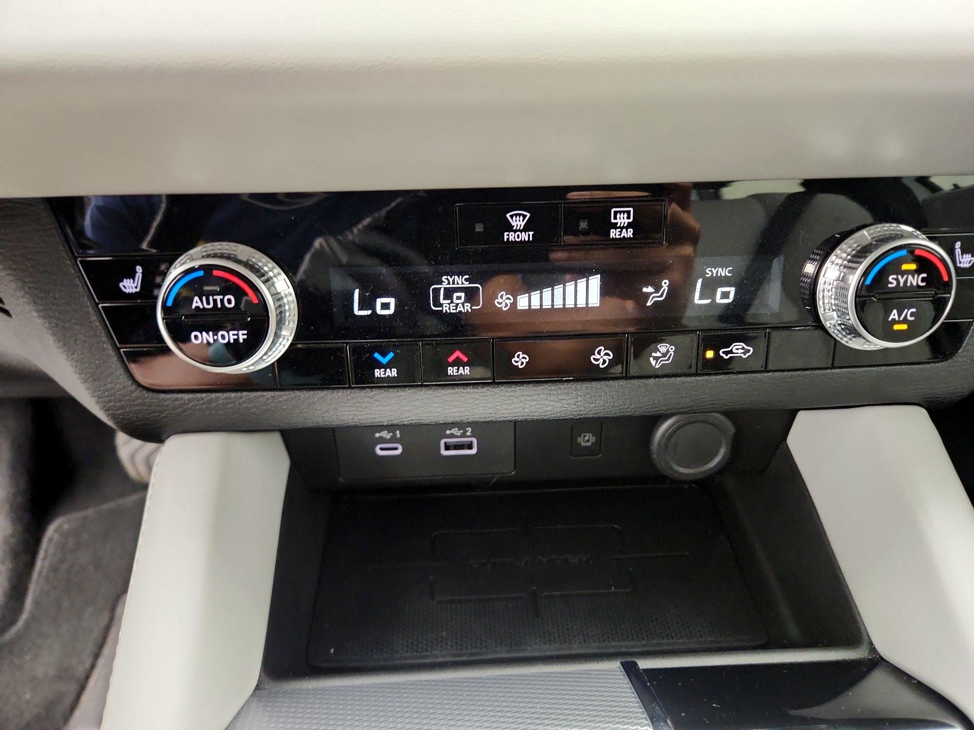 Thumbnail: 2024 Mitsubishi Outlander - 17
