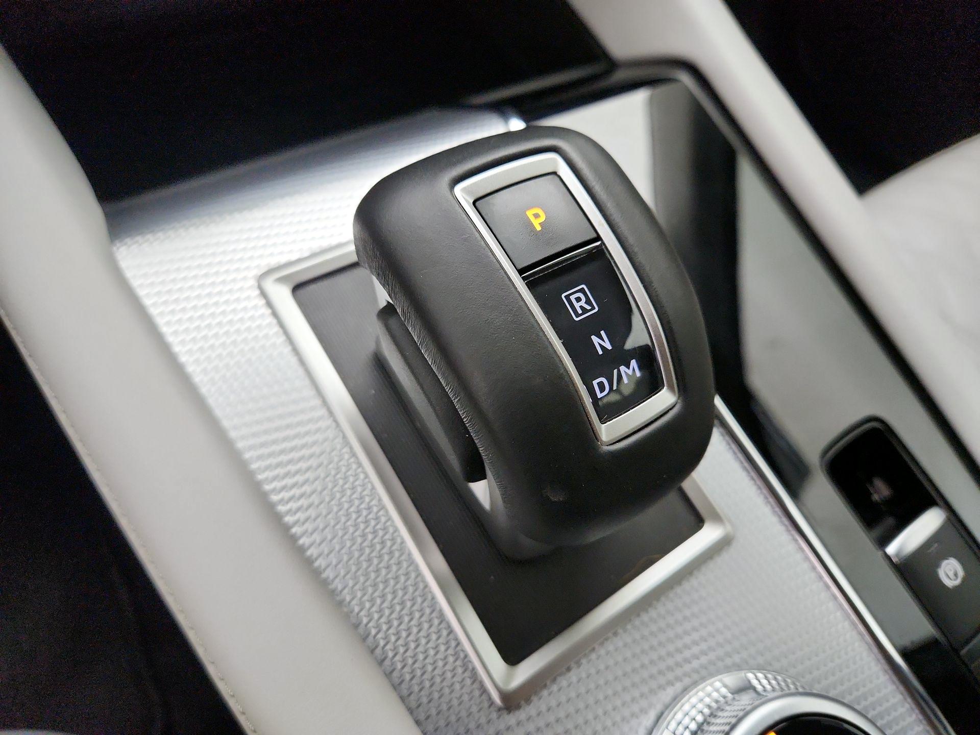 Thumbnail: 2024 Mitsubishi Outlander - 18