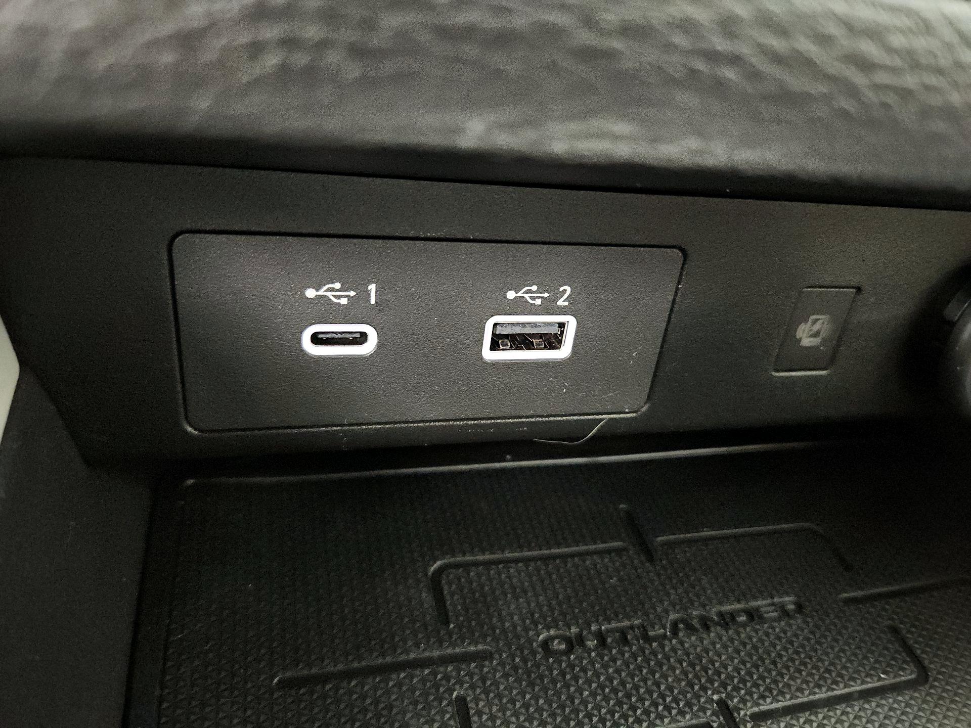 Thumbnail: 2024 Mitsubishi Outlander - 19