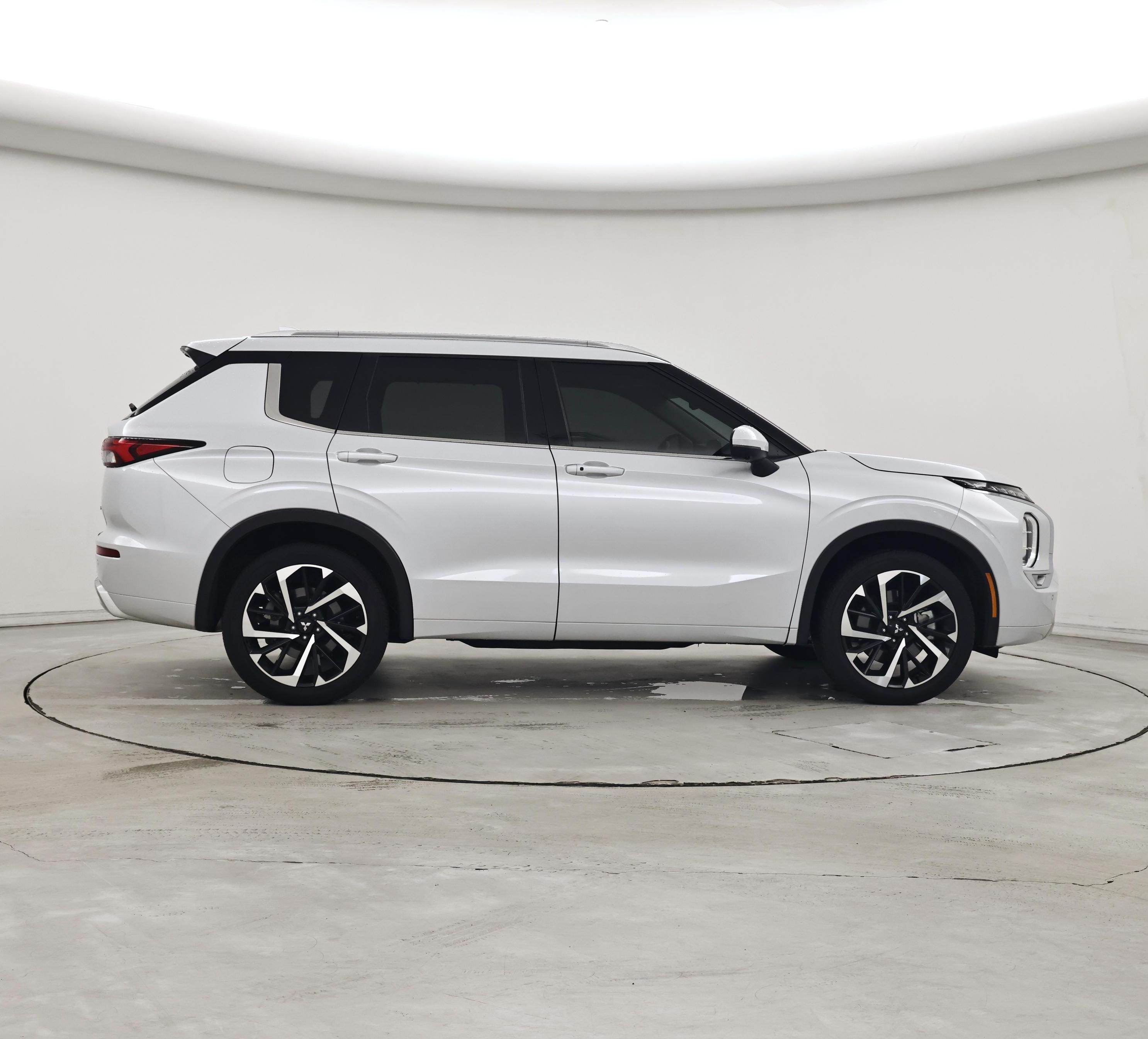 Thumbnail: 2024 Mitsubishi Outlander - 7