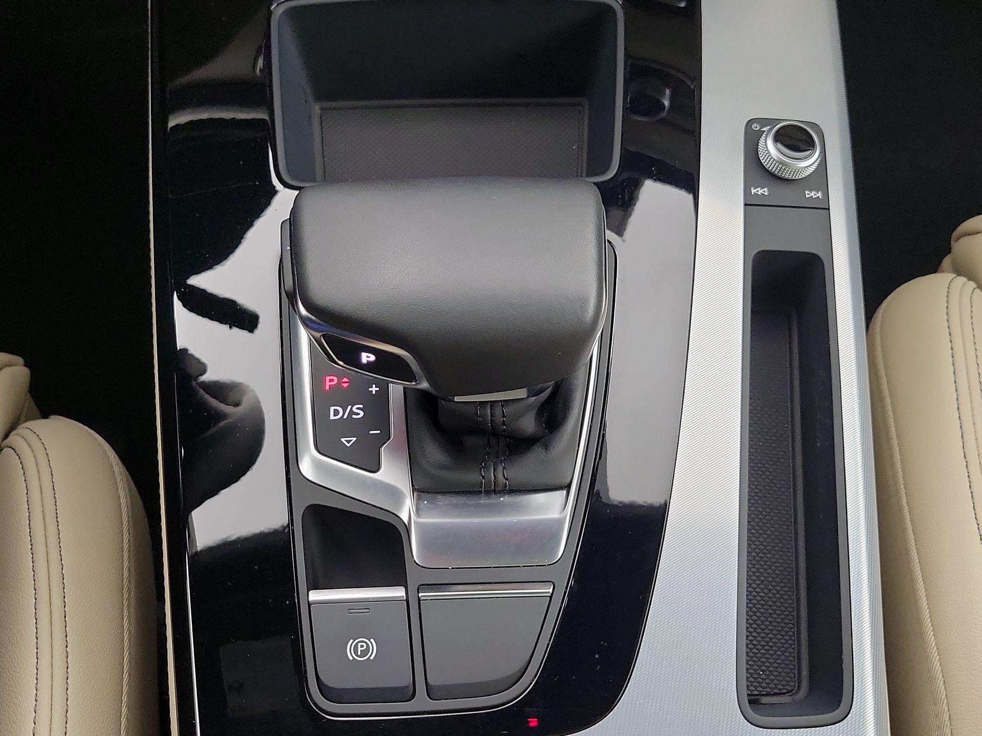 Thumbnail: 2023 Audi Q5 - 17