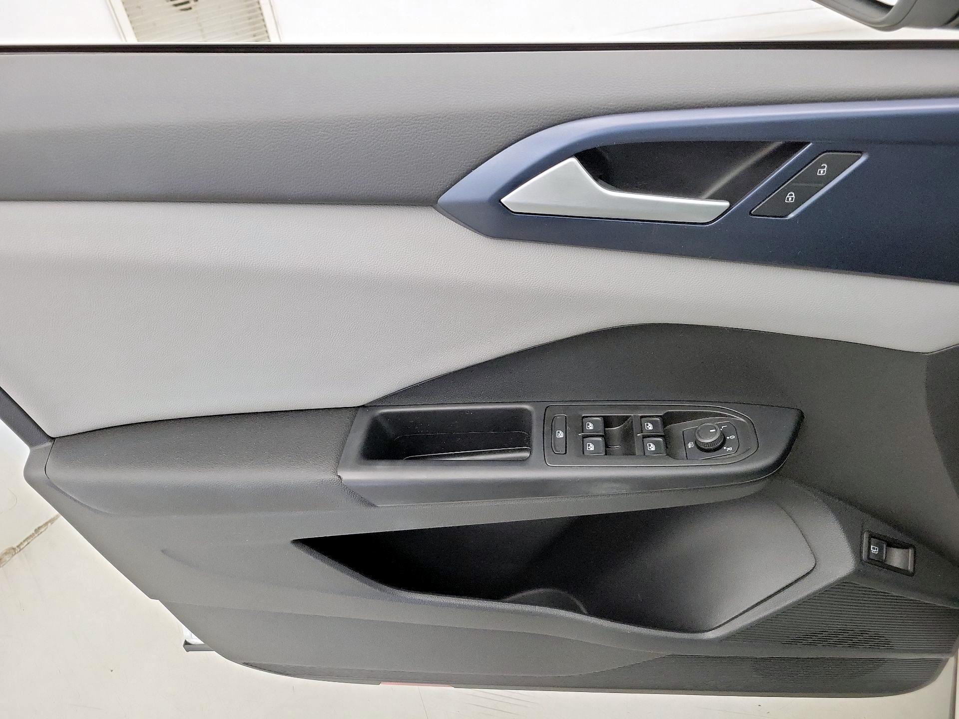 Thumbnail: 2023 Volkswagen Taos - 12